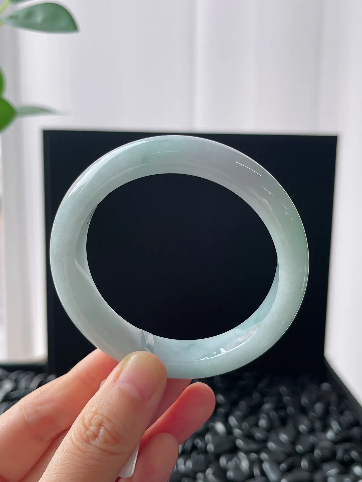 正圈54.2圈口，翡翠糯化种淡蓝色手镯