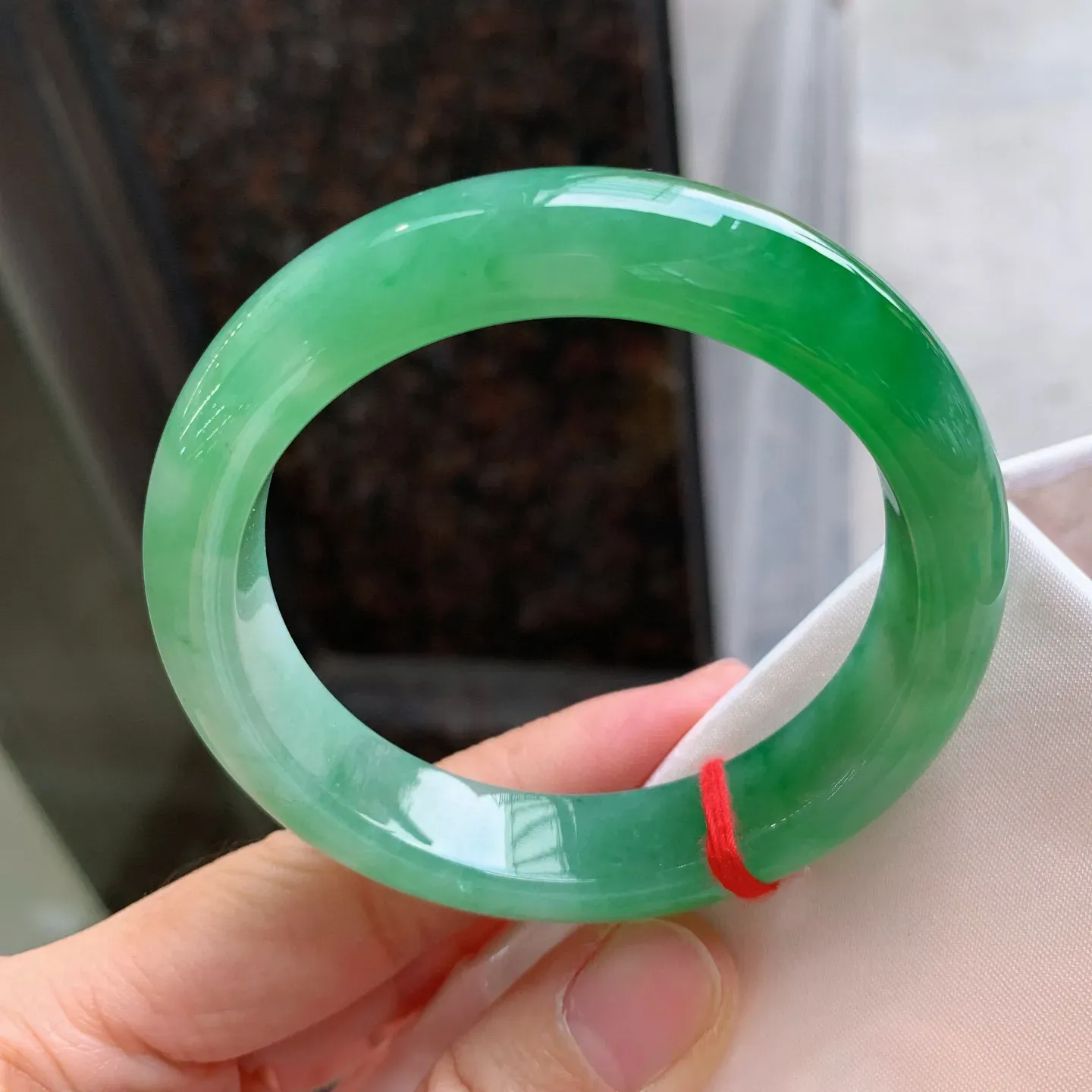 正圈飘绿 完美无瑕 尺寸：55.2/13/8.8 色辣