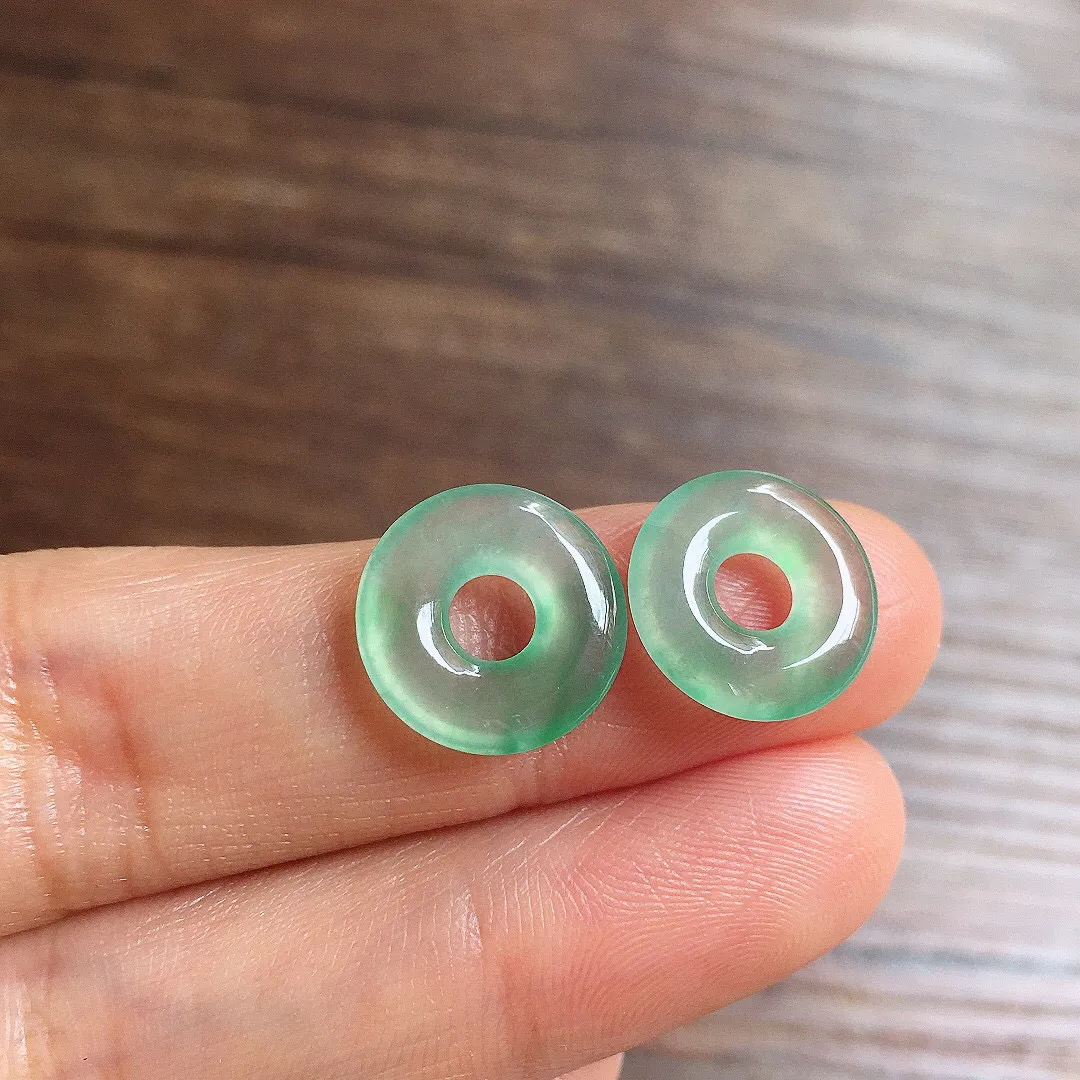 冰晴底甜甜圈一对，镶嵌佳品，冰润细腻，种水足 尺寸12.4*2.3