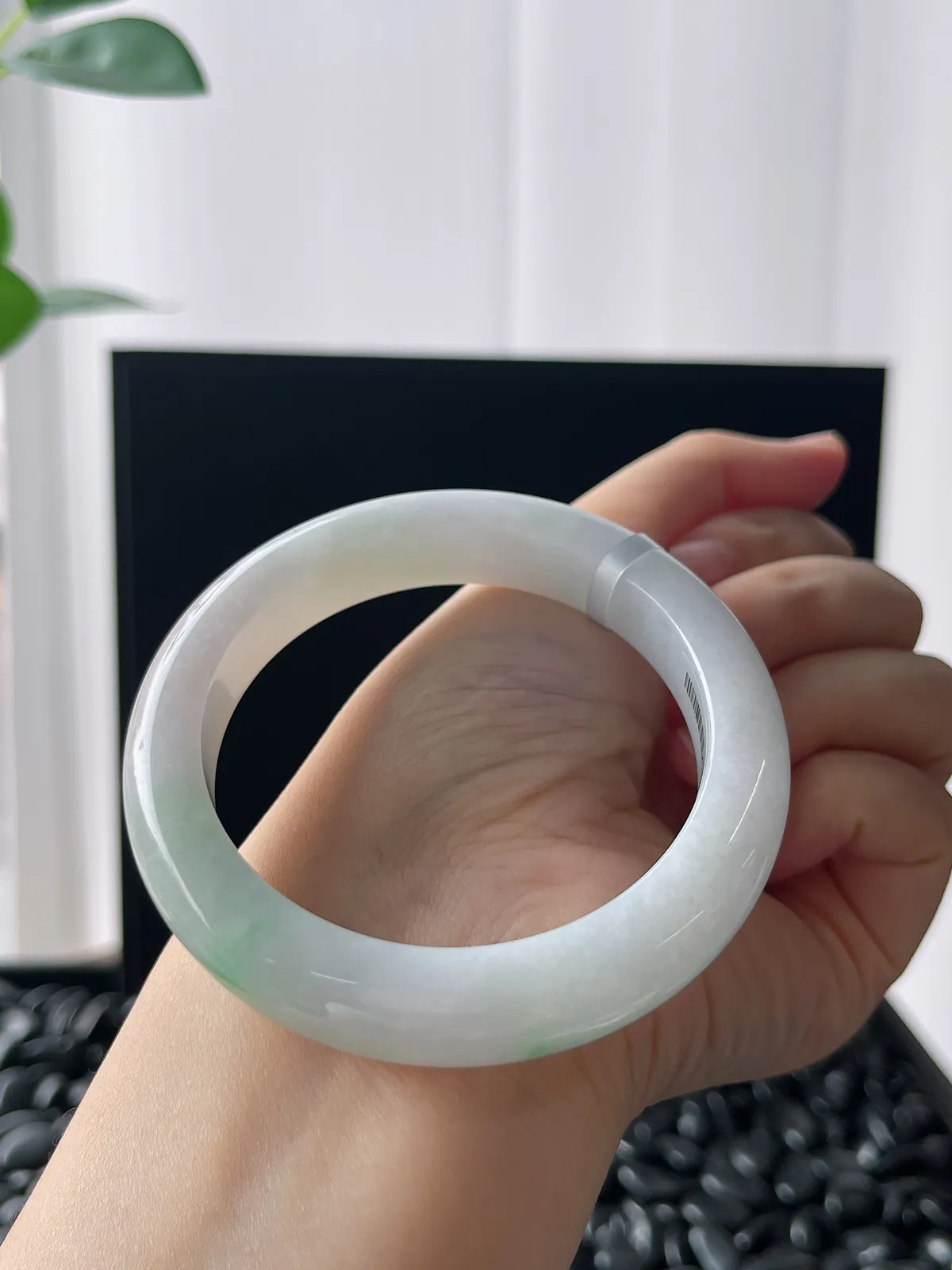 正圈54.9圈口，翡翠糯化种飘花手镯