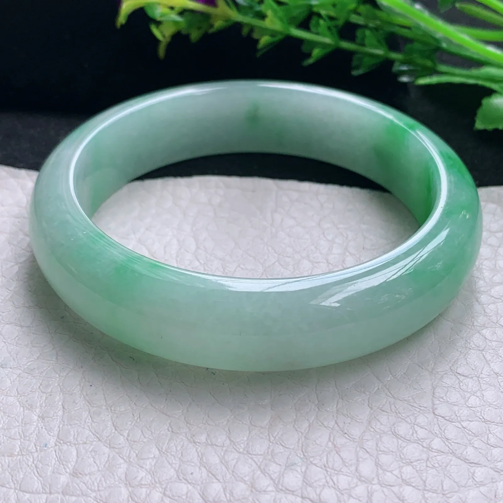 js大圈口60*14.5*8.3平安镯 缅甸翡翠a货手镯飘阳绿宽边玉手环