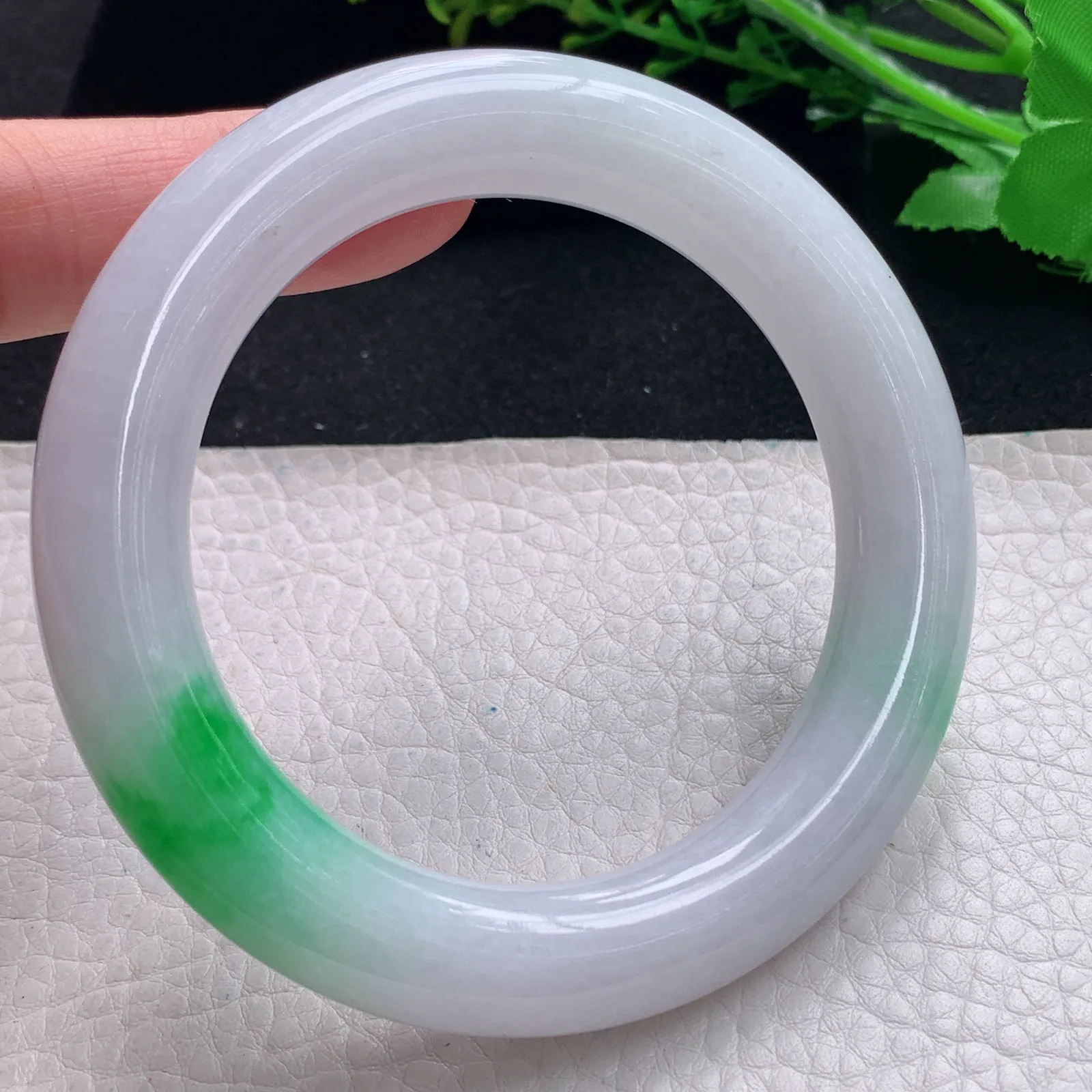 yh自然光58*12胖圆镯 缅甸翡翠a货手镯水润飘阳绿圆条美人镯