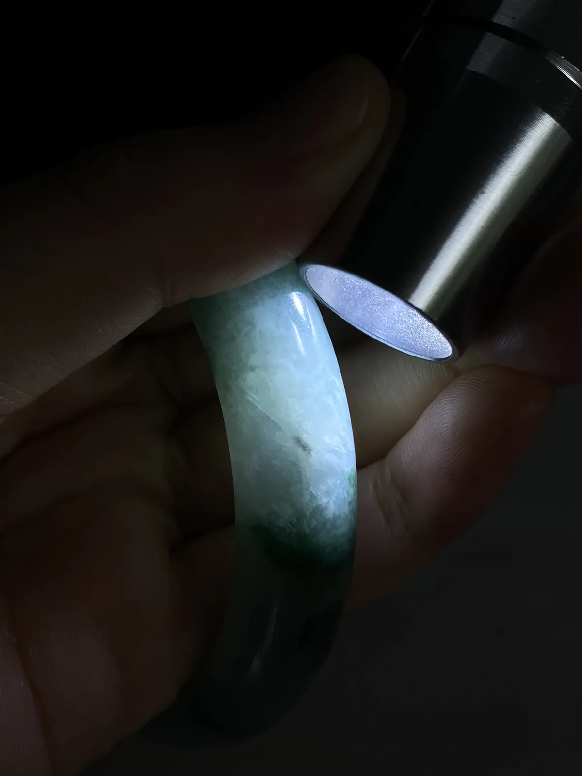 正圈56.5圈口，翡翠糯化种飘绿手镯