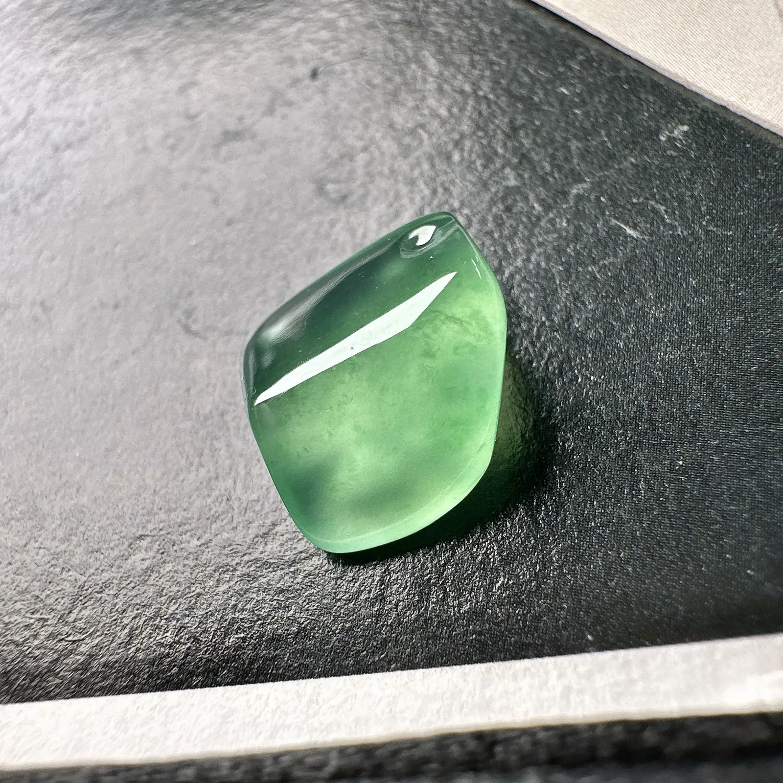 【冰种木那绿随形裸石】雪花棉，质地非常细腻干净，冰润十足，种老冰透，收藏品质