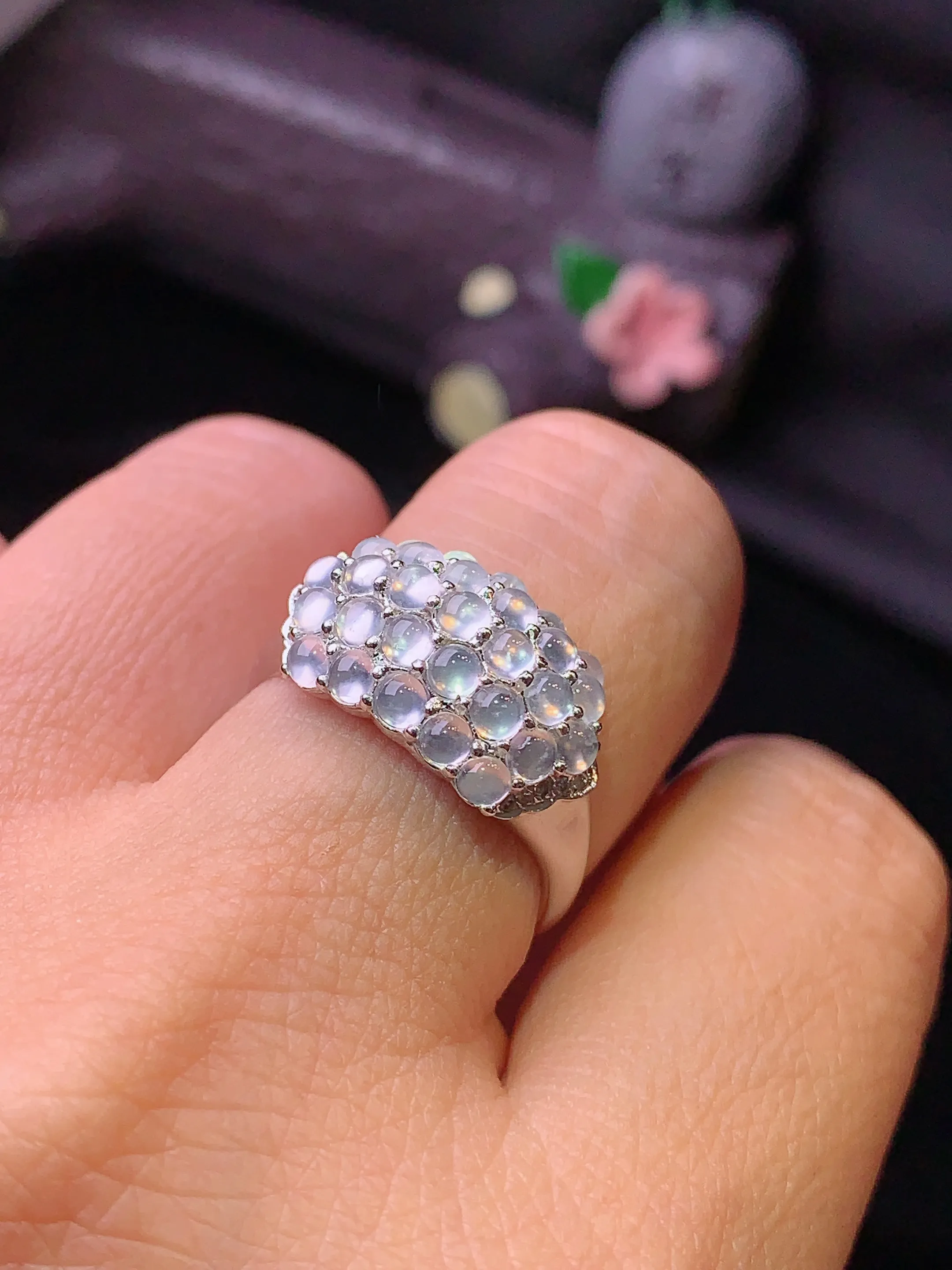 18k金钻镶嵌冰种蛋面组合戒指 玉质细腻 色泽清新艳丽 圈口14.5 整体尺寸16.8*10.6*5.5