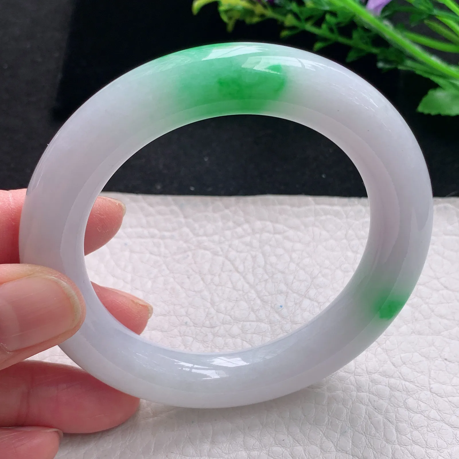 yh自然光58*12胖圆镯 缅甸翡翠a货手镯水润飘阳绿圆条美人镯