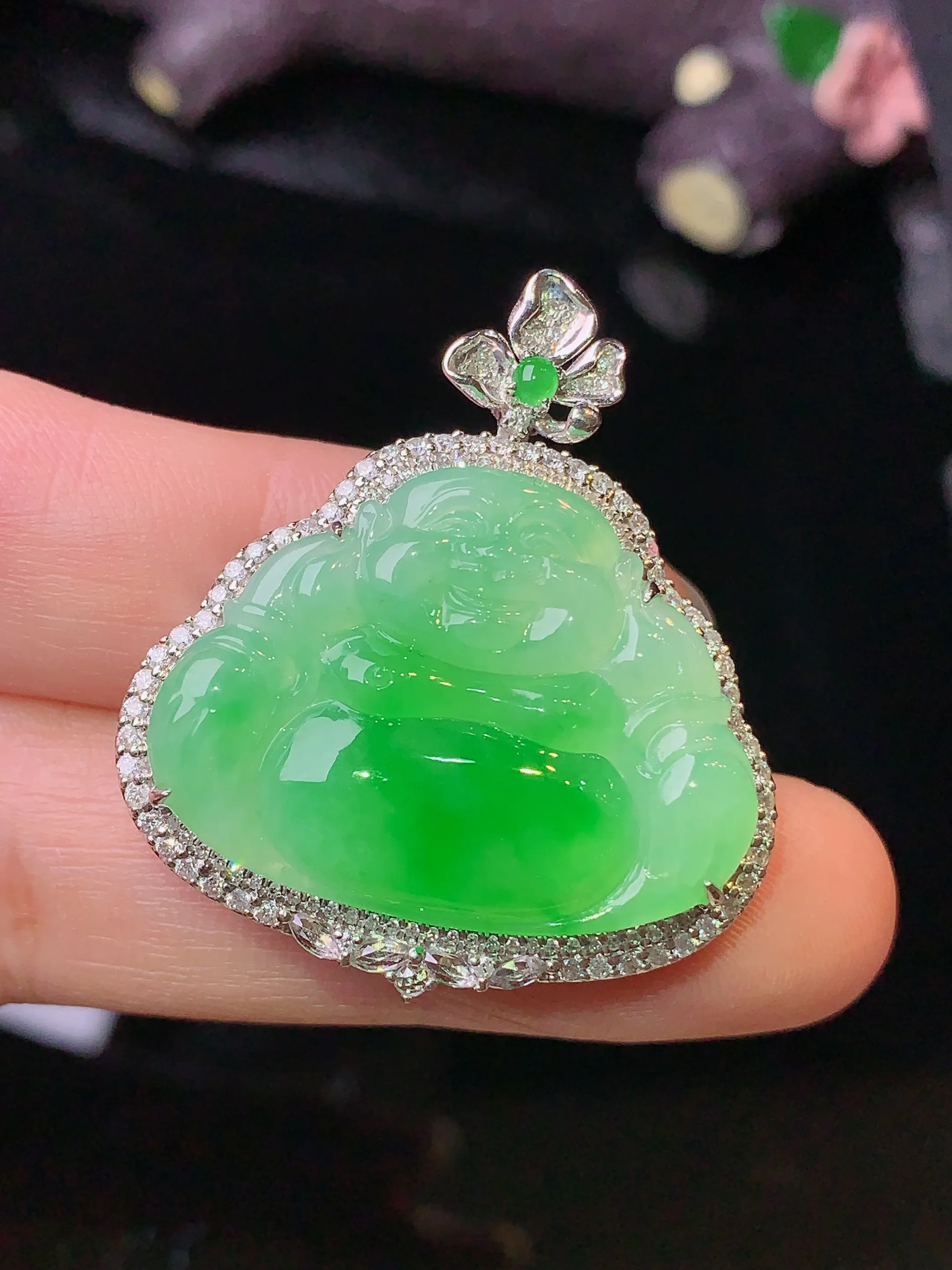 18k金钻镶嵌翠绿佛公吊坠 玉质细腻 色泽清新艳丽 整体尺寸34.7*31.2*8.2