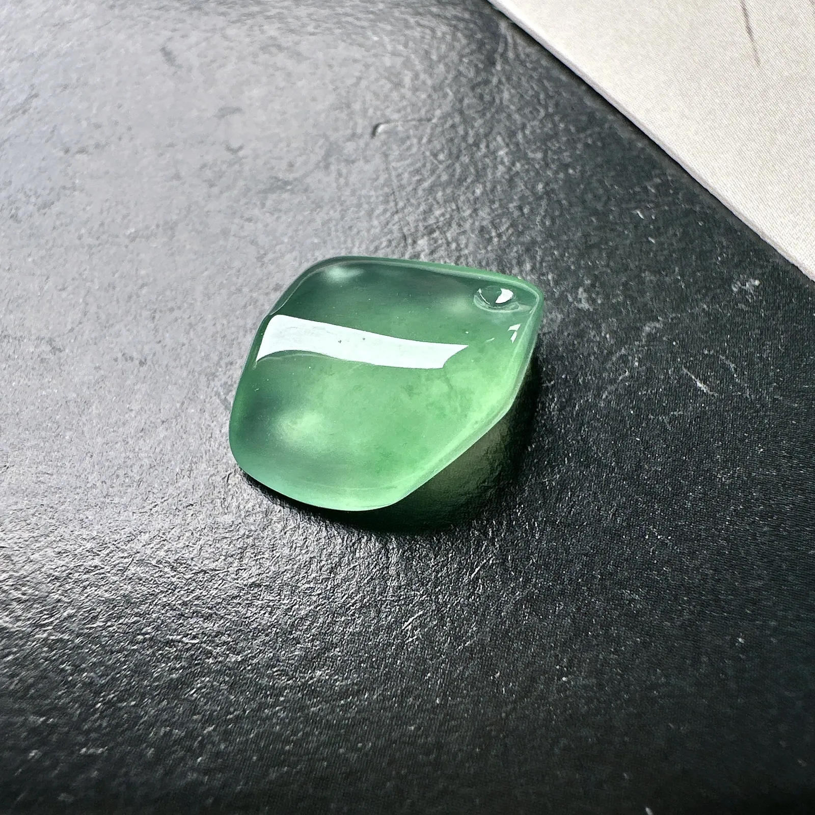 【冰种木那绿随形裸石】雪花棉，质地非常细腻干净，冰润十足，种老冰透，收藏品质