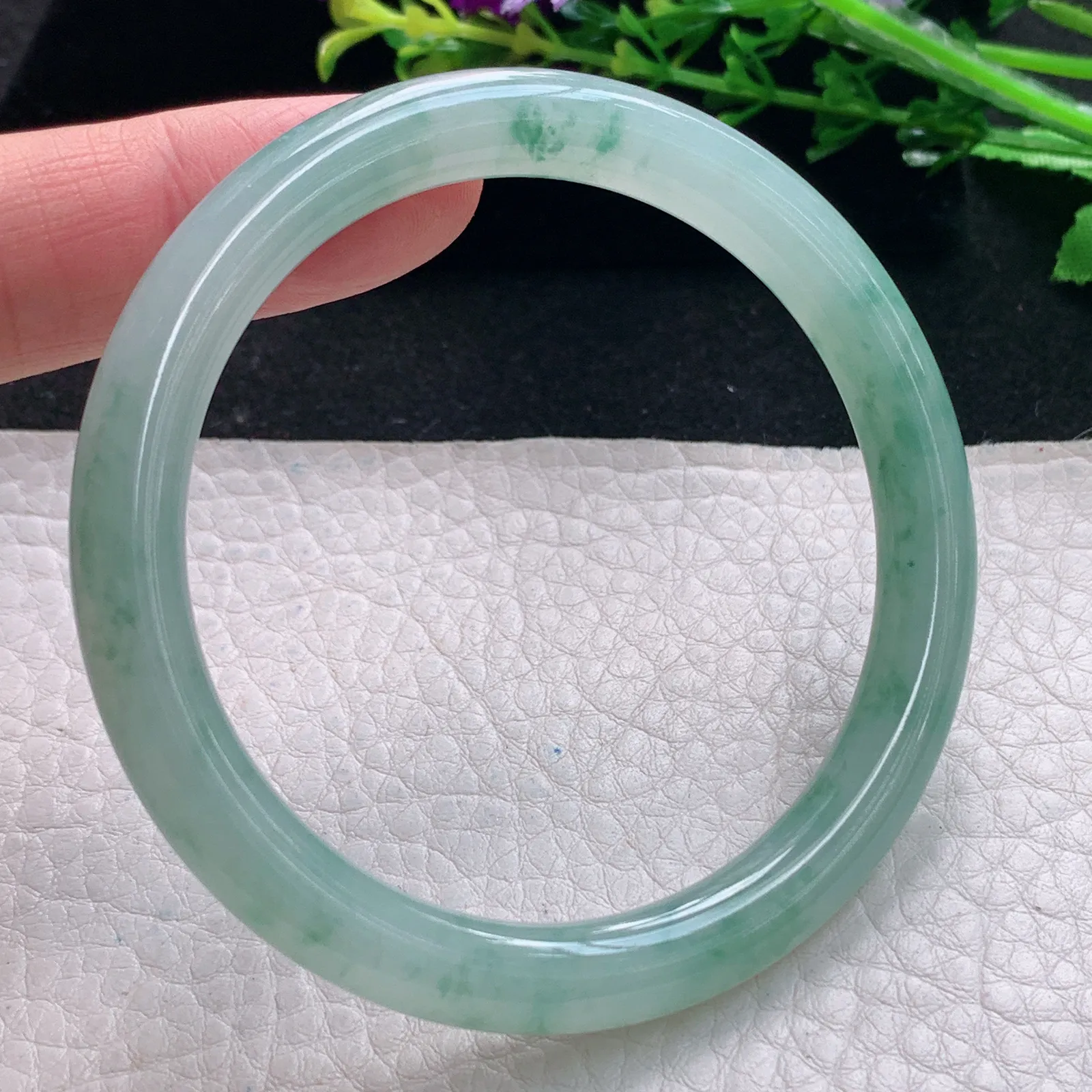 n自然光55*7.3*7.8叮当镯 缅甸翡翠a货手镯冰飘花圆条美人镯我