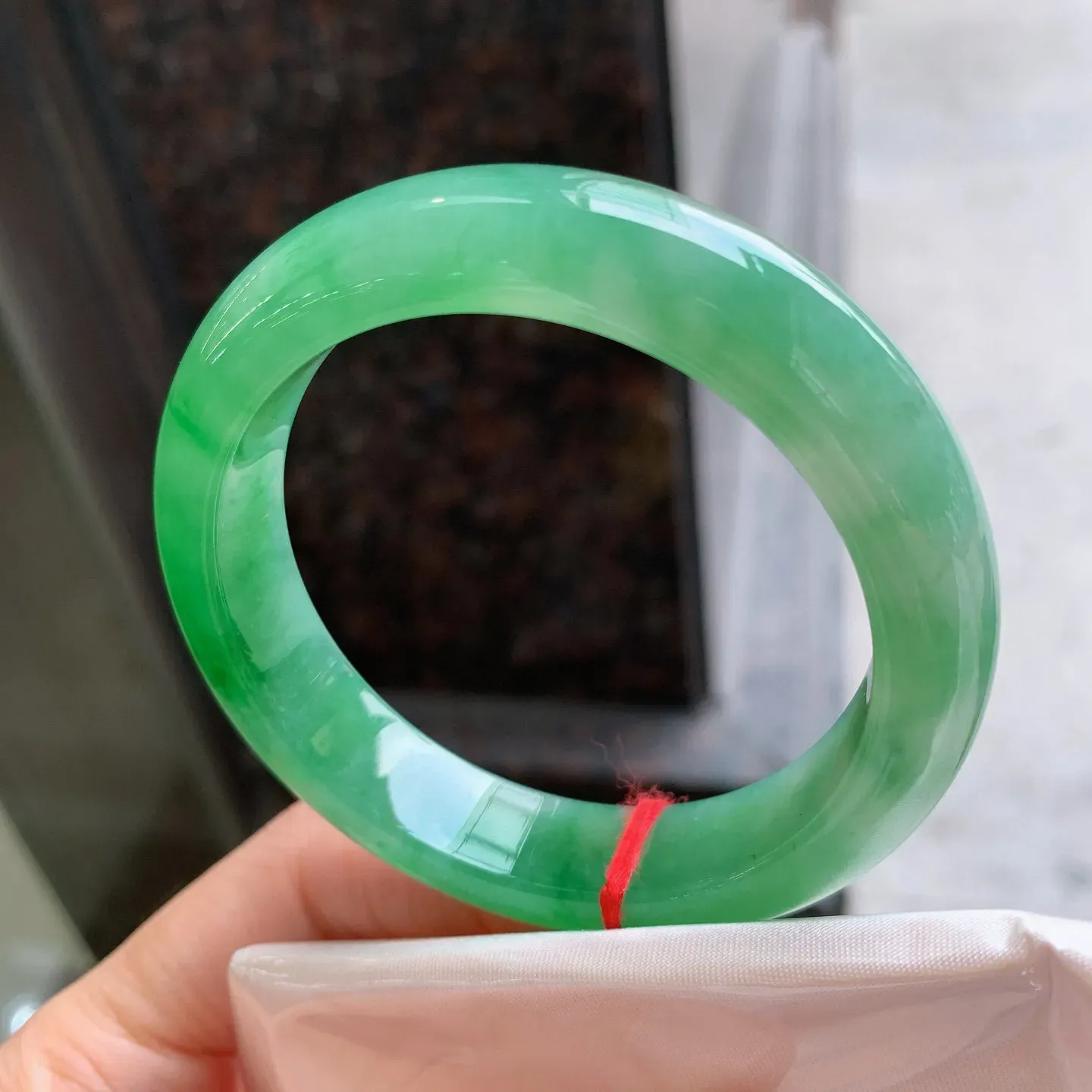 正圈飘绿 完美无瑕 尺寸：55.2/13/8.8 色辣