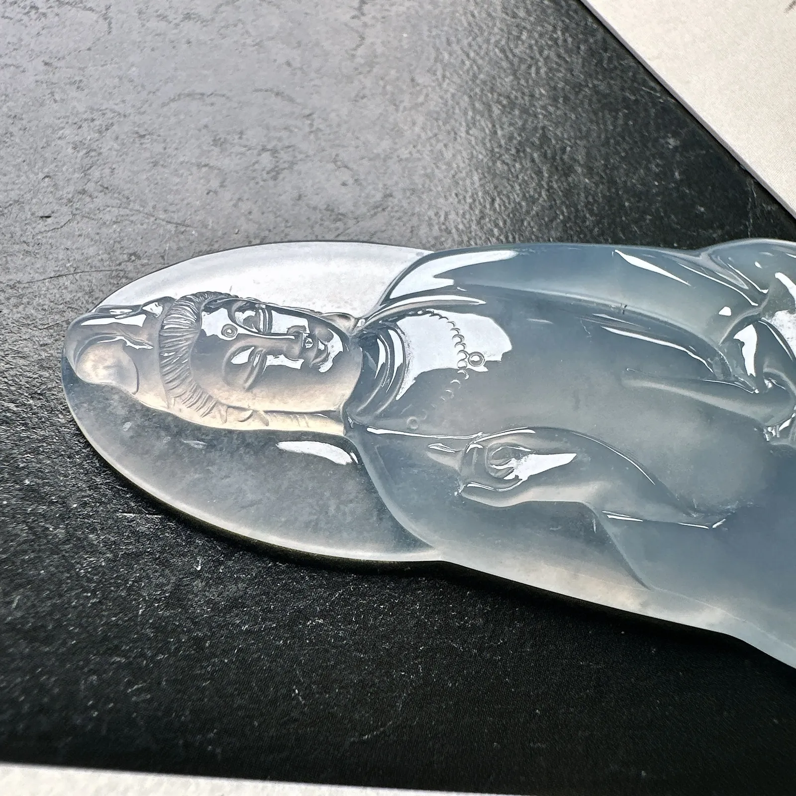 【冰种素衣观音】质地细腻，通透度上佳，冰感十足，适合佩戴