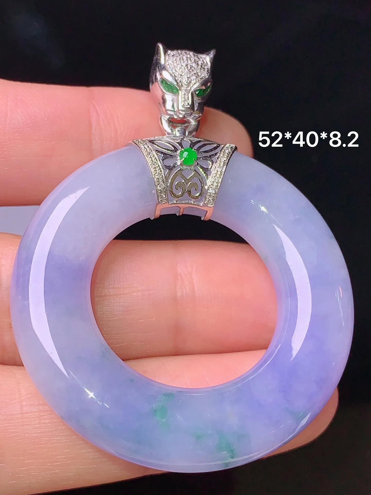 18k金钻镶嵌紫罗兰平安环吊坠 玉质细腻 色泽清新艳丽 整体尺寸52*40*8.2