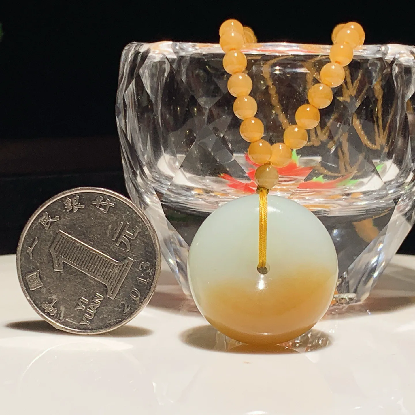 新疆和田玉且末糖平安扣挂件。尺寸25/13/重31克。玉质细腻油润。手推出油。佩戴高端典雅。lt251113