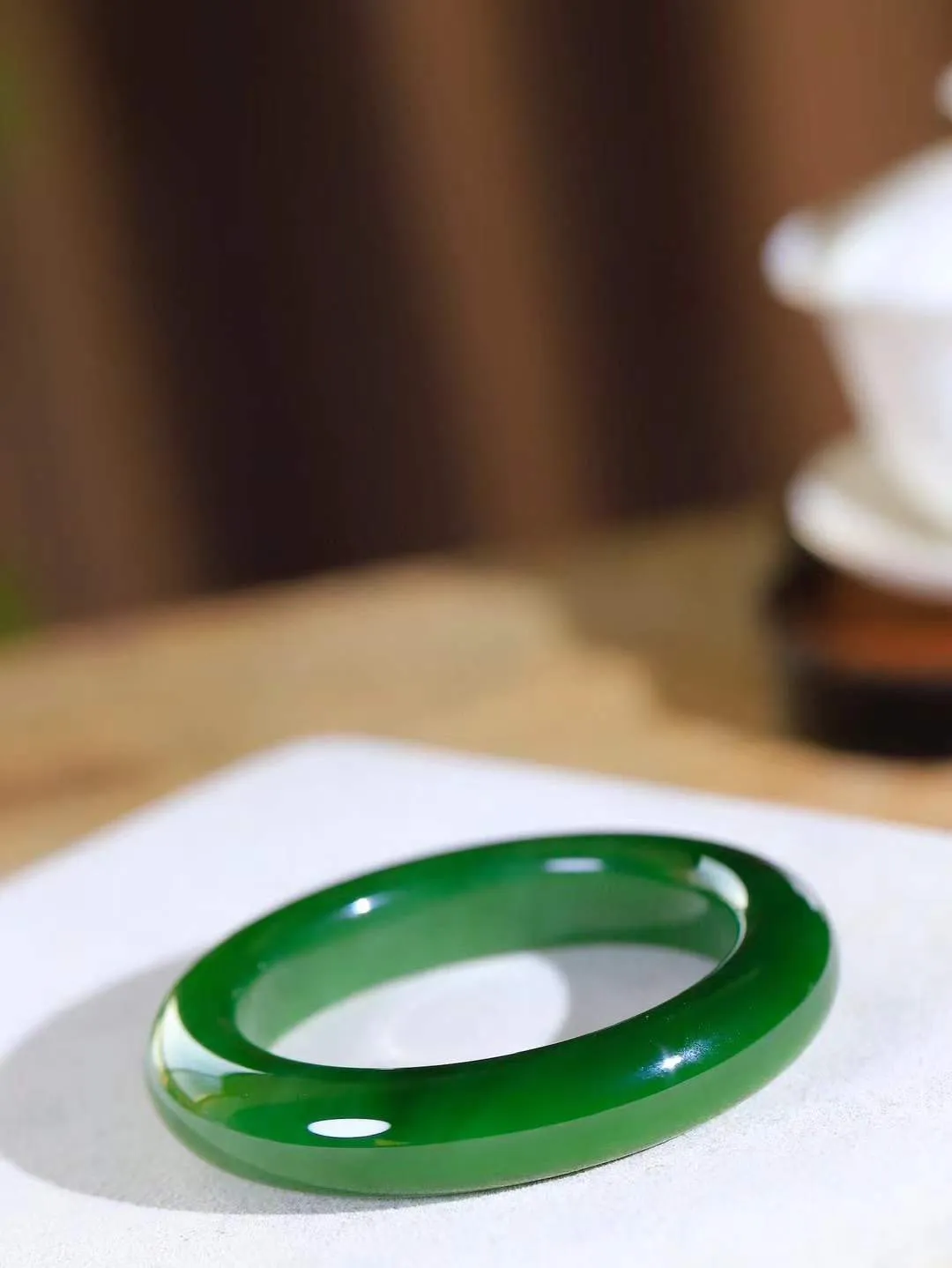 【碧波流转·手镯】

典藏级臻品️和田玉碧玉猫眼手镯，玉质细腻温润，手感舒适，️线条流畅，简