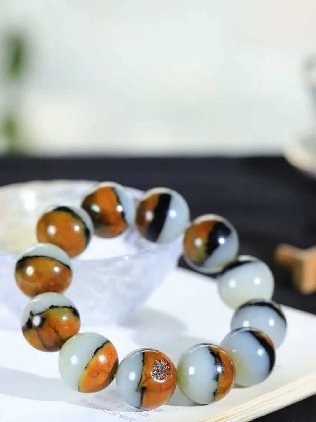 【珠圆玉润.手串】

精品️和田玉三色珠圆玉润手串 玉质温润细腻  整串打磨圆润，佩戴舒适。珠珠落玉盘，间关莺语花底滑，一生美好时光，无论身在何处，都有它相伴相守。事事顺遂，幸福美满，吉祥如意。重144.4克 尺寸取一19.9mm  FDA-22110633