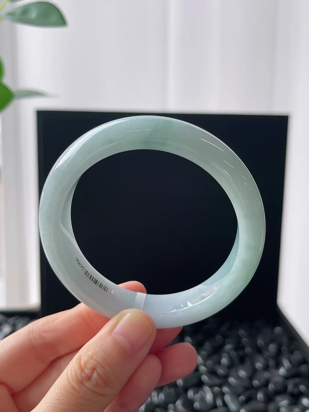 正圈54.2圈口，翡翠糯化种淡蓝色手镯