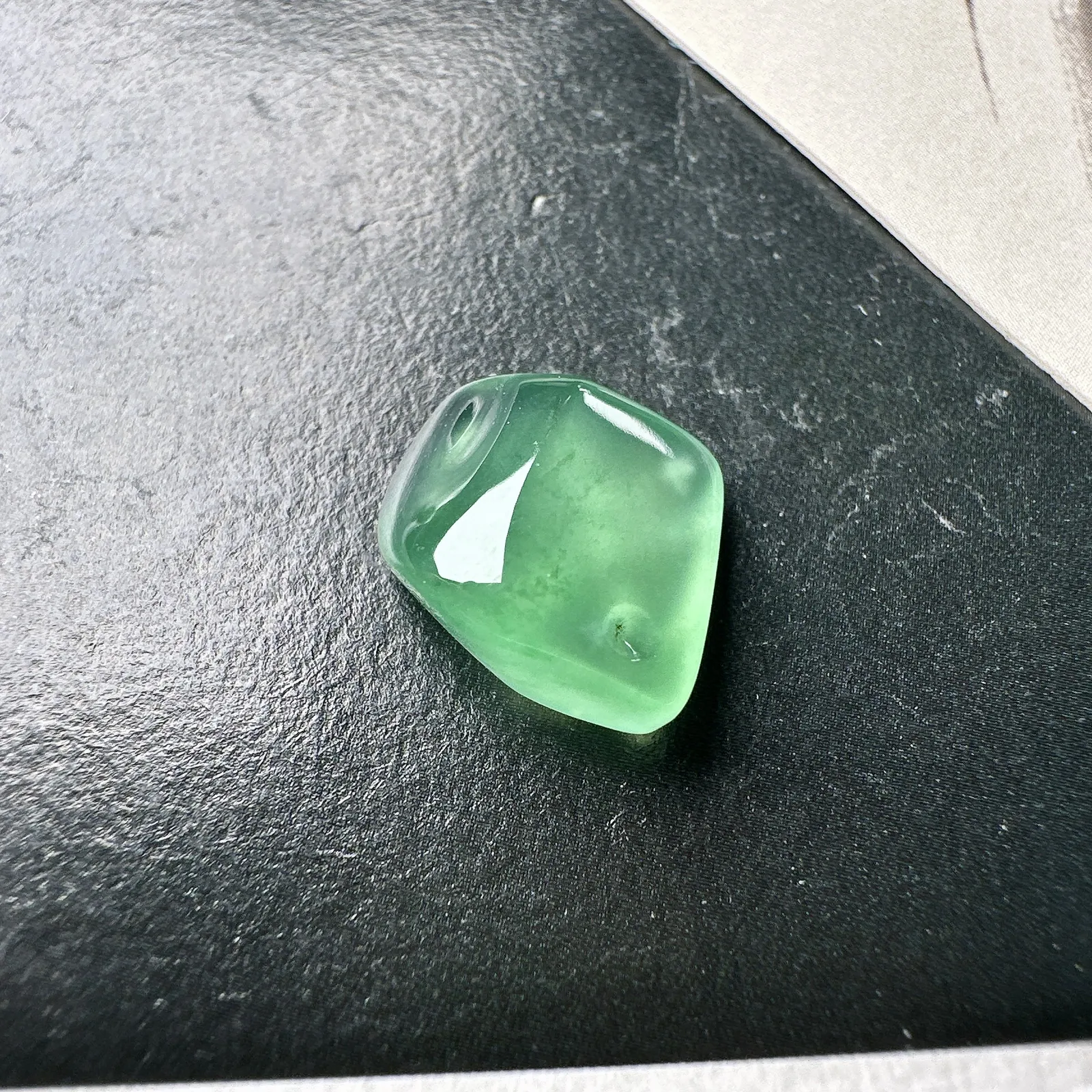 【冰种木那绿随形裸石】雪花棉，质地非常细腻干净，冰润十足，种老冰透，收藏品质