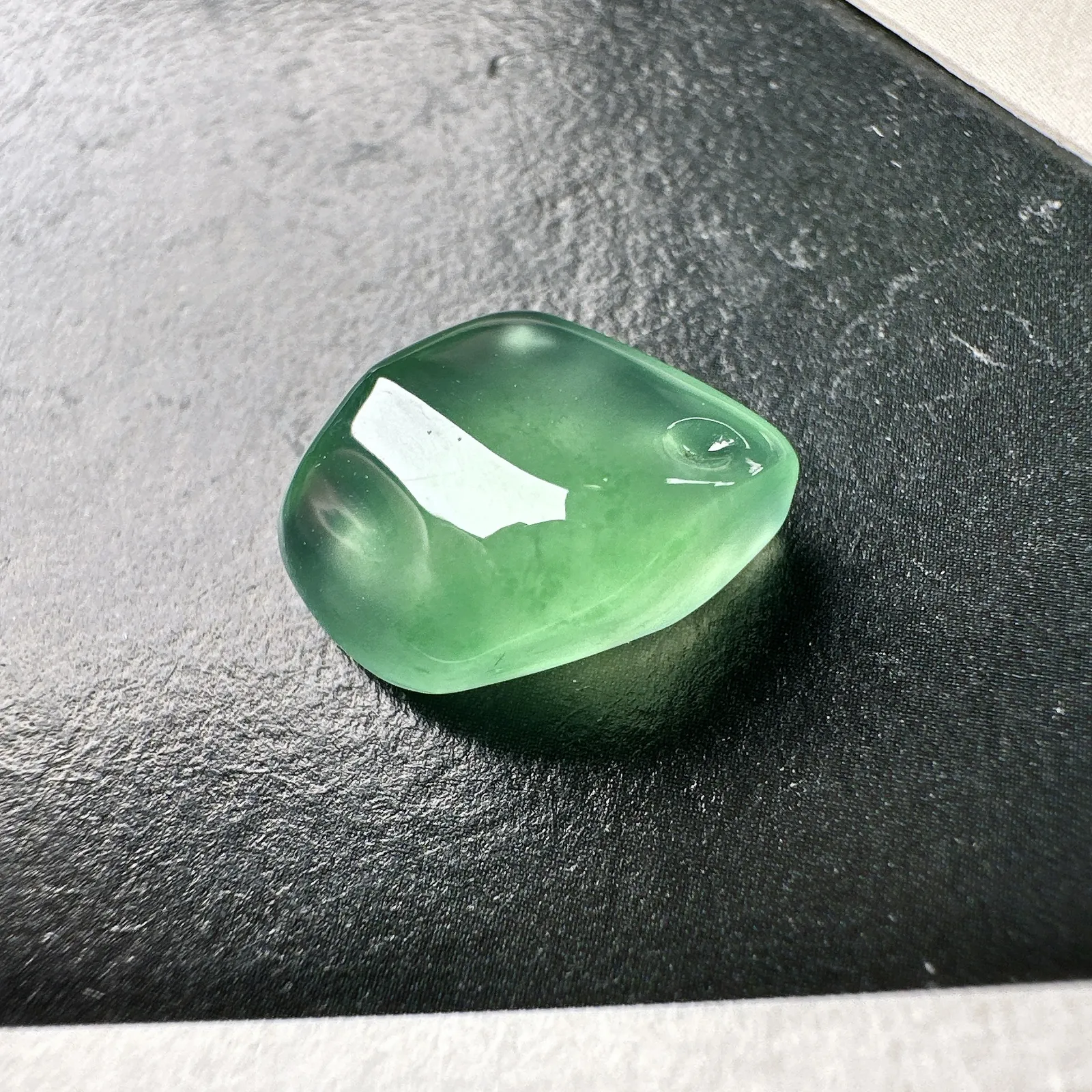 【冰种木那绿随形裸石】雪花棉，质地非常细腻干净，冰润十足，种老冰透，收藏品质