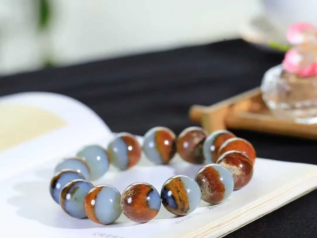 【珠圆玉润.手串】

精品️和田玉三色珠圆玉润手串 玉质温润细腻  整串打磨圆润，佩戴舒适。珠珠落