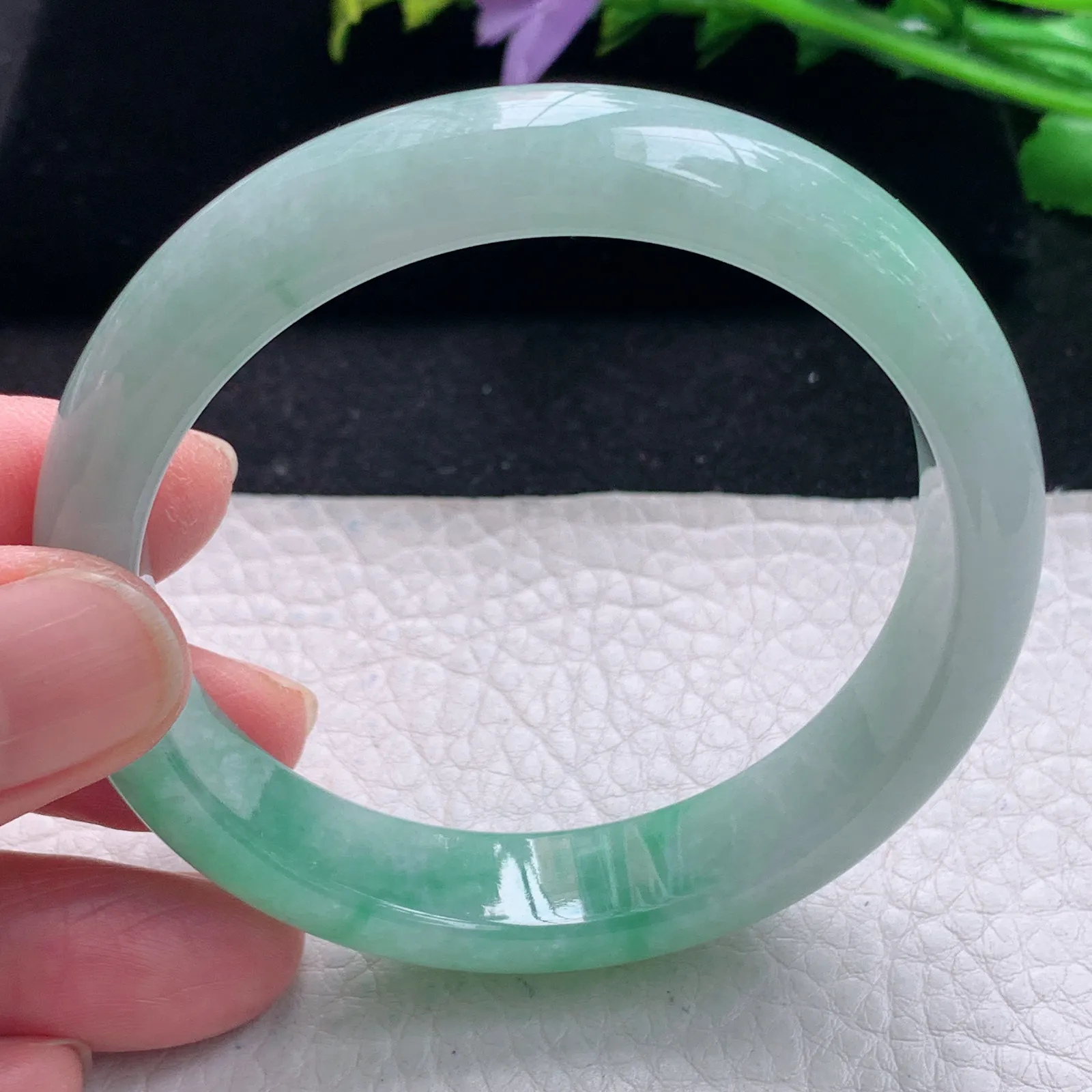 js自然光55*12.5*7.3平安镯 缅甸翡翠a货手镯飘绿清新宽边玉手环