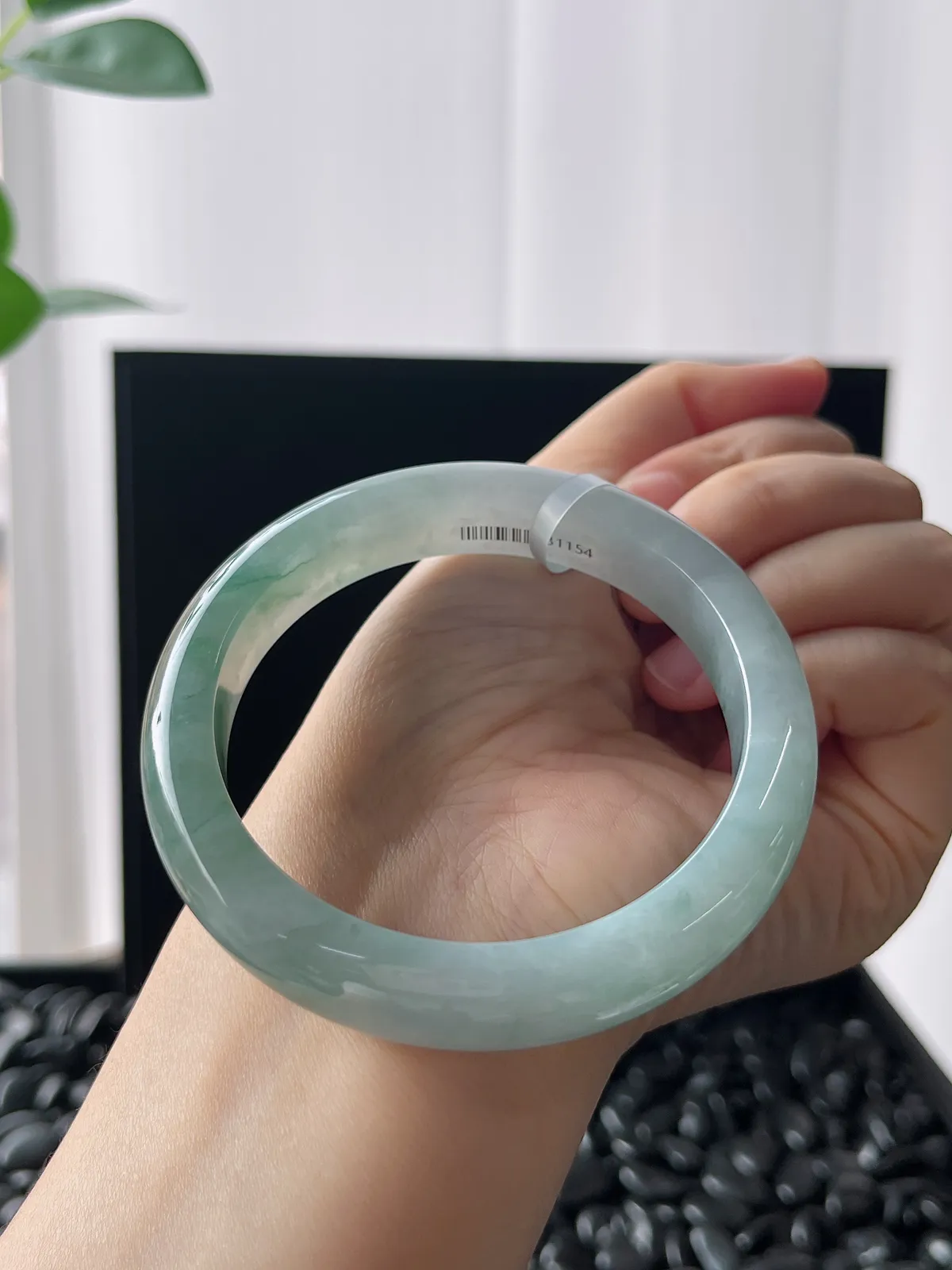 正圈58圈口，翡翠冰糯种飘绿手镯