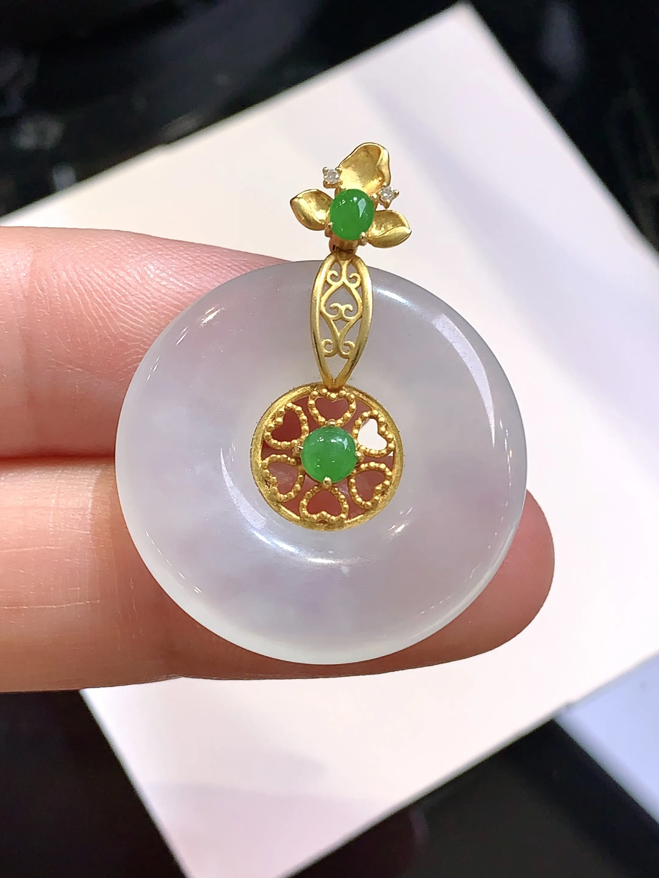 18k金镶嵌冰种平安环吊坠 玉质细腻 色泽清新艳丽 整体尺寸31.5*24.5*4