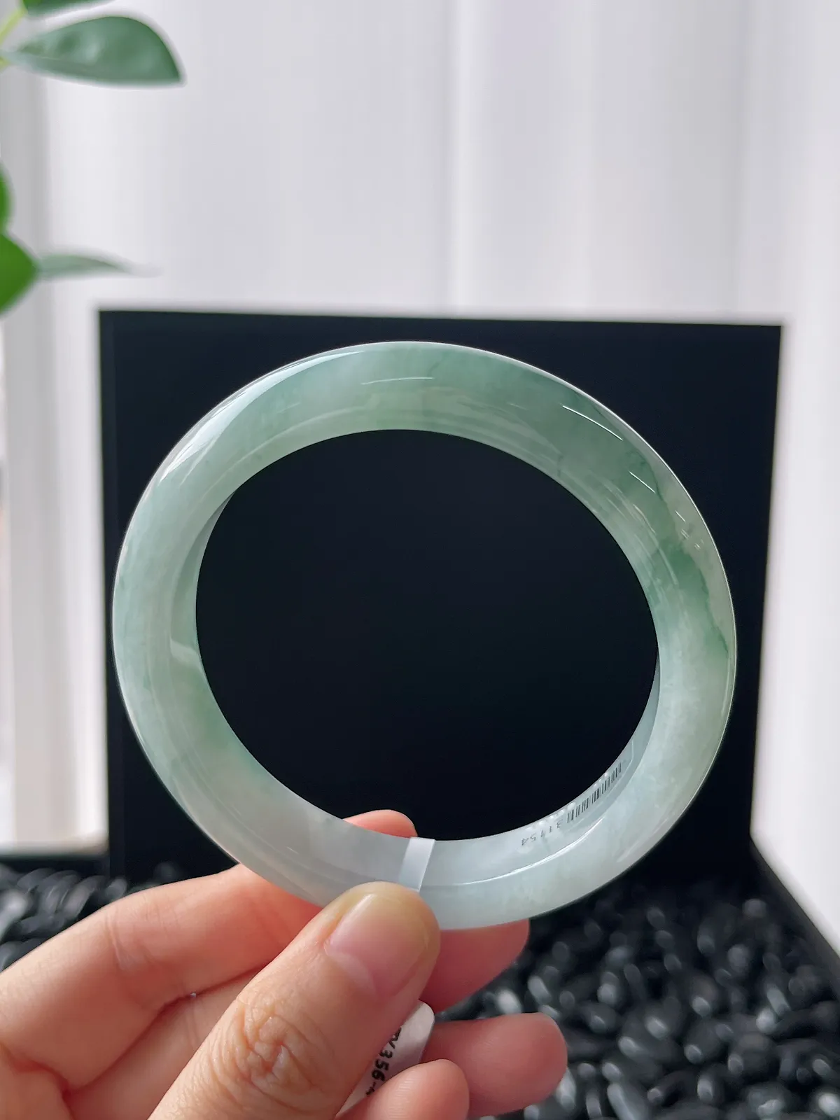 正圈58圈口，翡翠冰糯种飘绿手镯