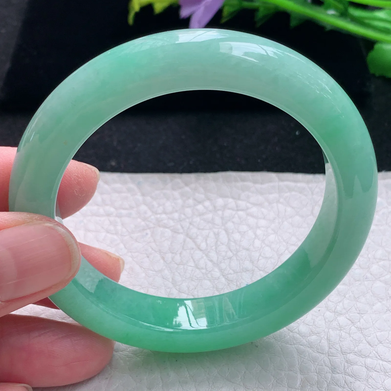 js自然光53*12*8.8平安镯 缅甸翡翠a货手镯冰绿宽边玉手环