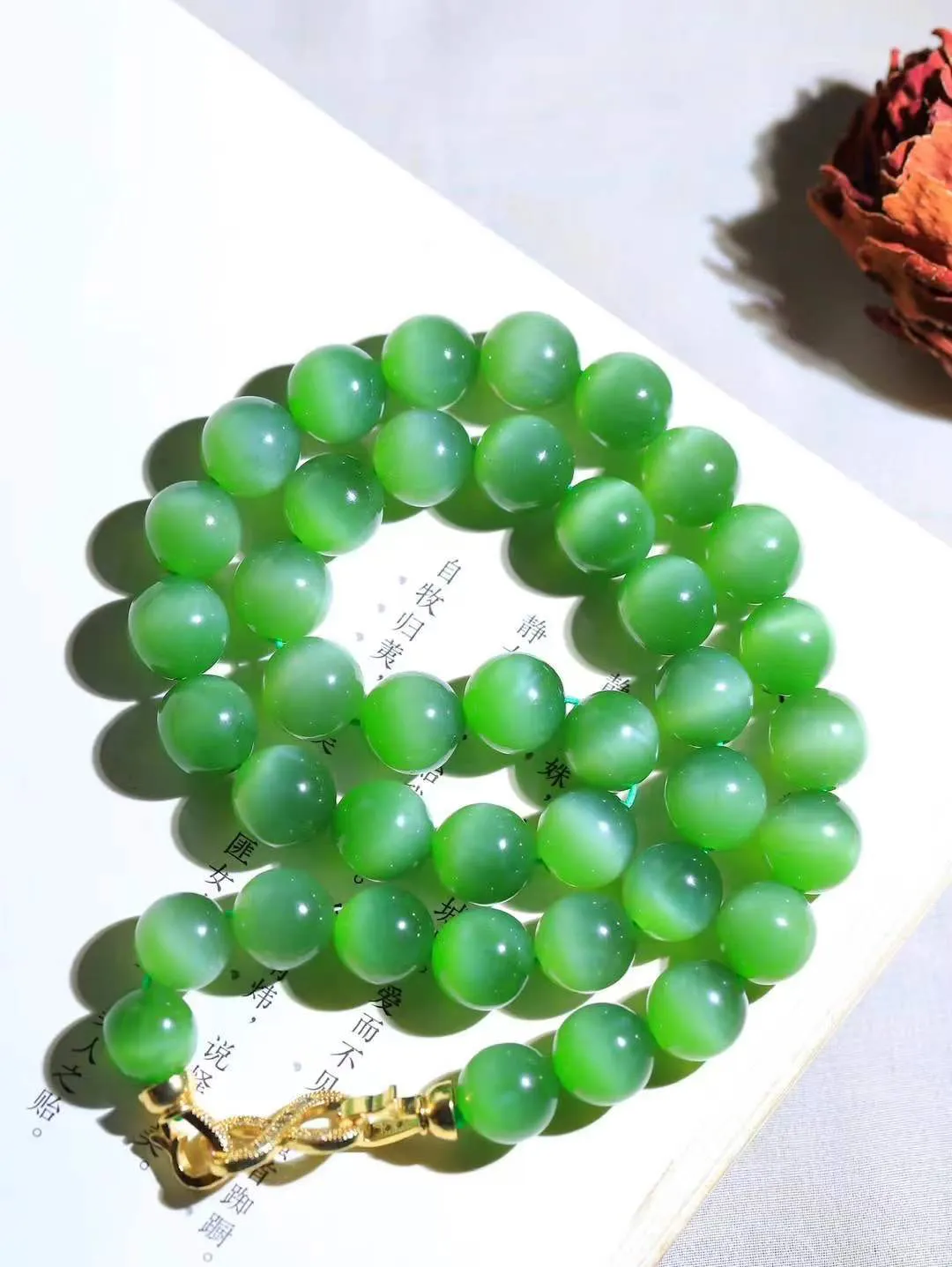 【珠圆玉润.项链】

收藏传家级臻品️和田玉碧玉猫眼珠圆玉润项链 玉质温润细腻  整串打磨圆润，佩