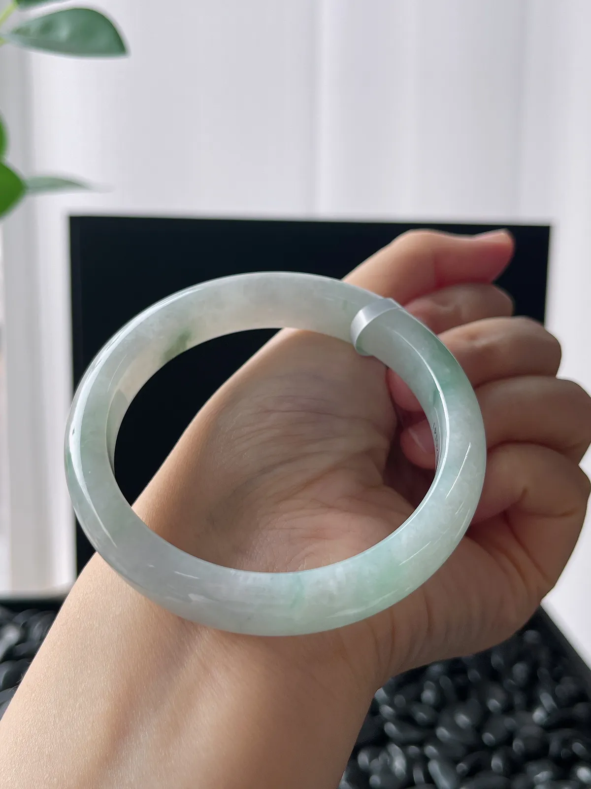 正圈56.9圈口，翡翠糯化种飘花手镯