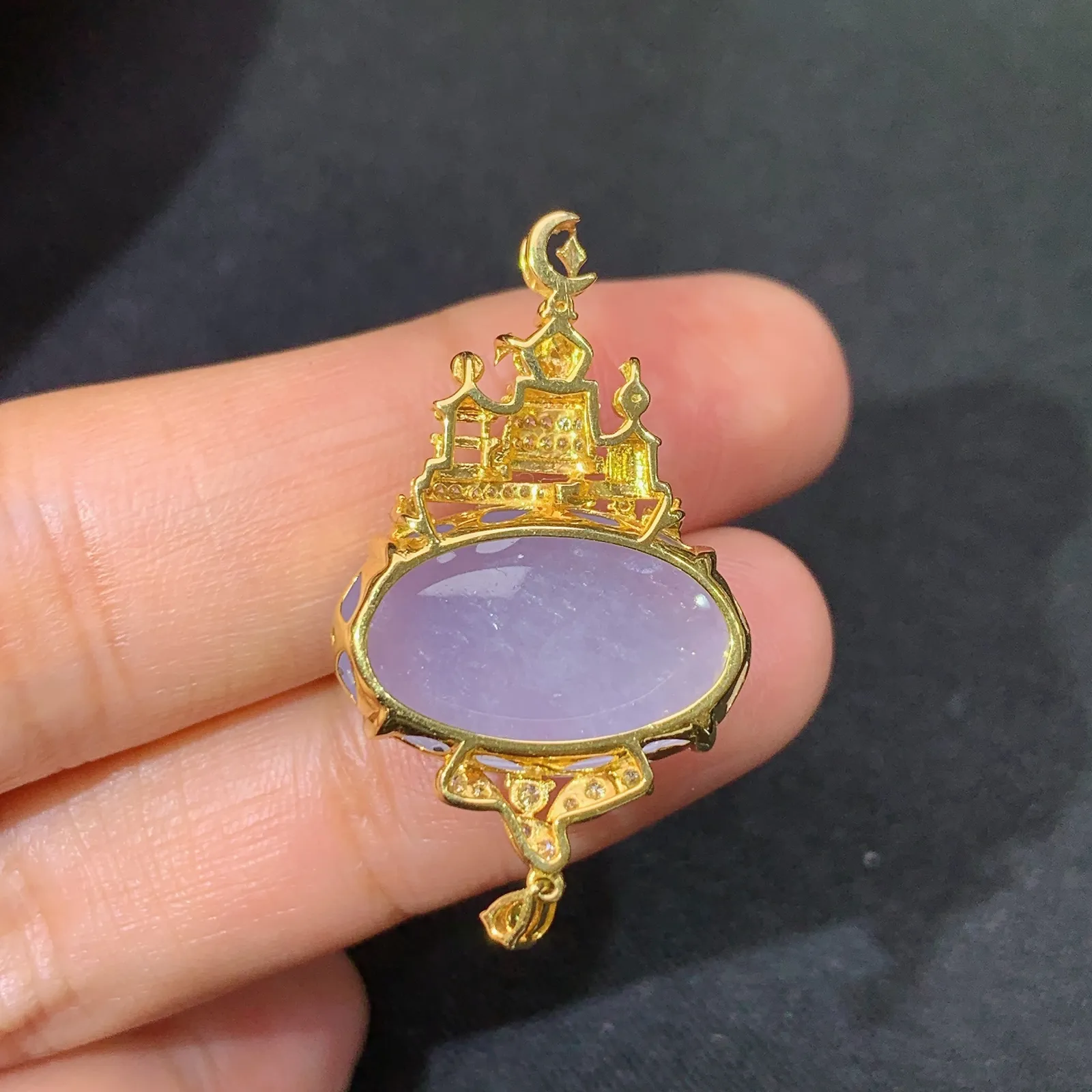 冰紫罗兰蛋面吊坠，18k金镶嵌，温润细腻，色泽浓郁 尺寸32.5*18.7*7