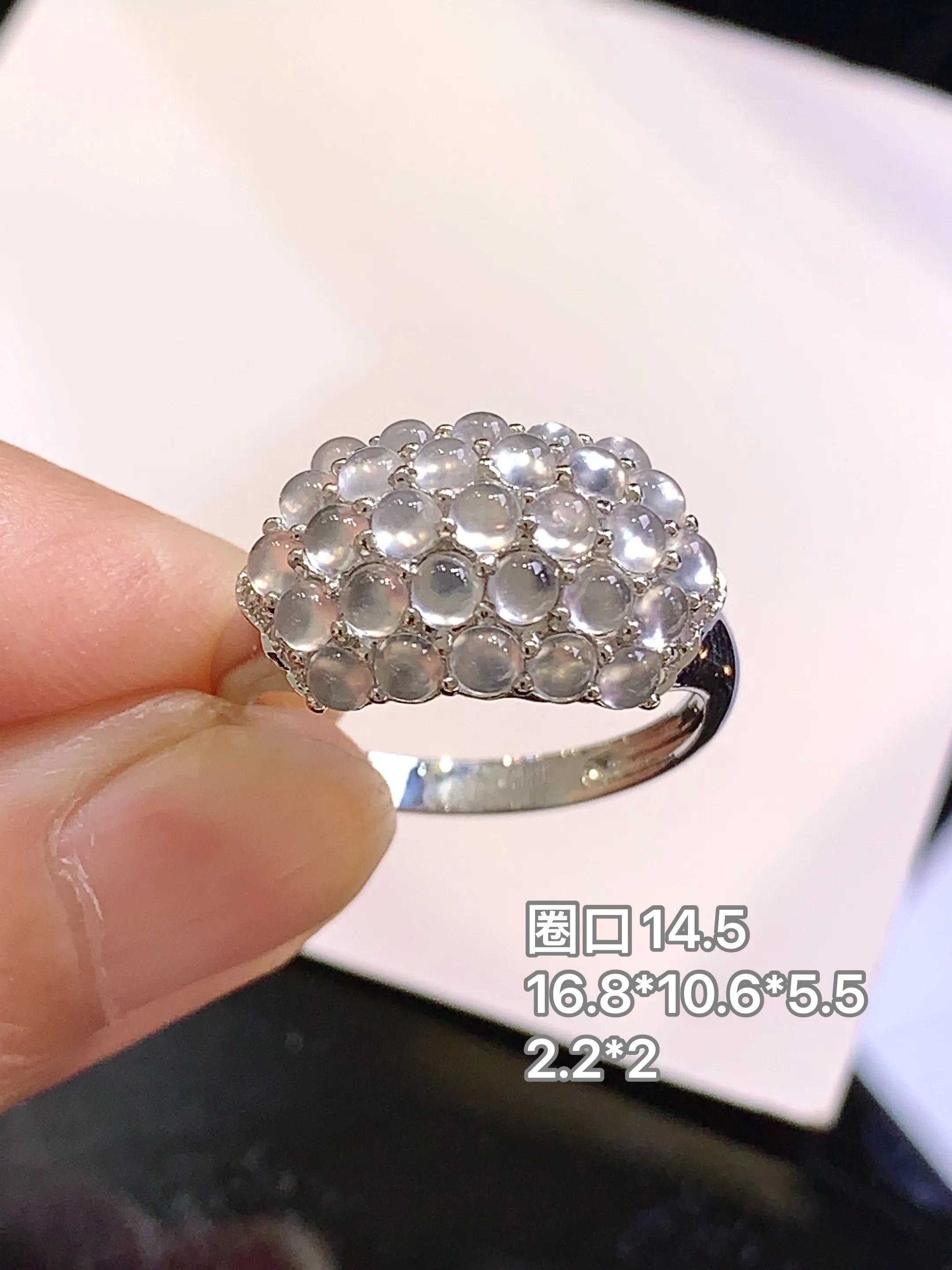 18k金钻镶嵌冰种蛋面组合戒指 玉质细腻 色泽清新艳丽 圈口14.5 整体尺寸16.8*10.6*5.5