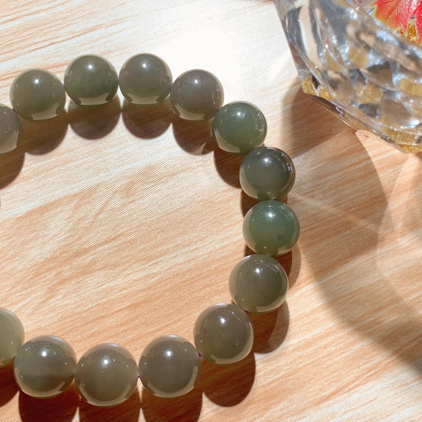 和田玉紫罗兰翠紫圆珠手串 单颗尺寸12重45.8克。玉质细腻油润。手推出油。佩戴高端典雅。lt251