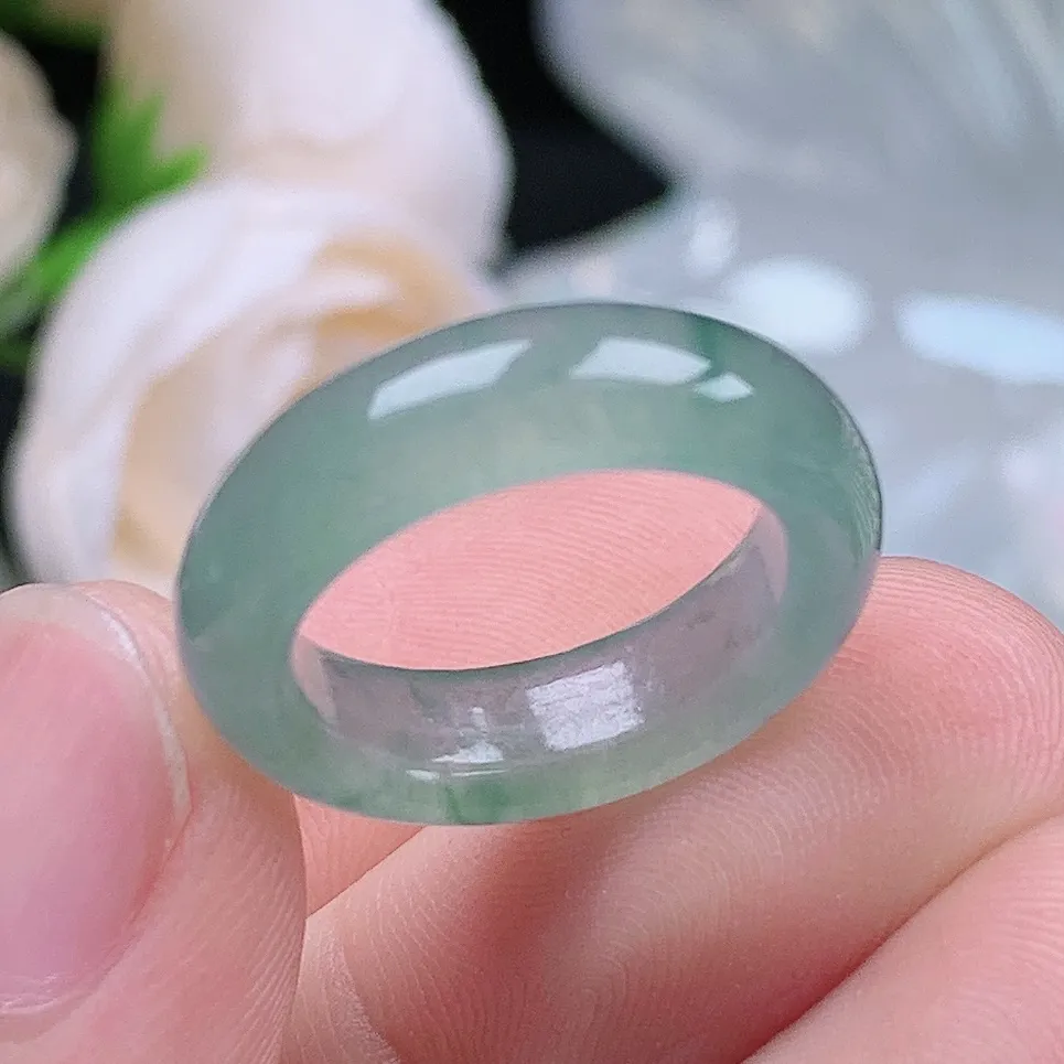 缅甸老坑冰种翡翠水润起胶飘花戒指玉指环  水润通透 尺寸：15.6-5.7-3.6mm 10号圈口5S