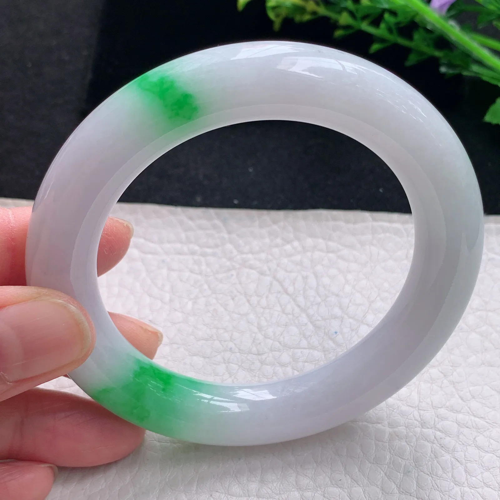 yh自然光58*12胖圆镯 缅甸翡翠a货手镯水润飘阳绿圆条美人镯