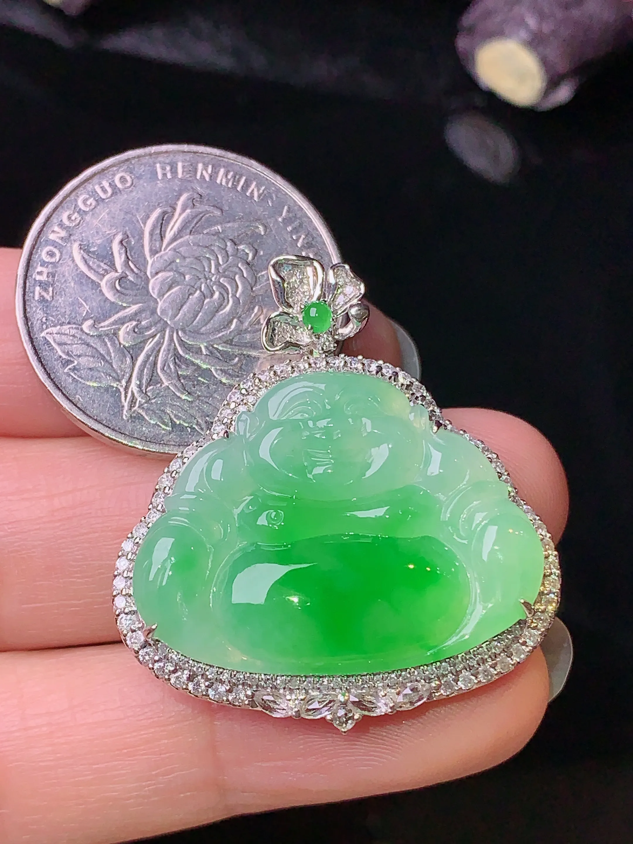 18k金钻镶嵌翠绿佛公吊坠 玉质细腻 色泽清新艳丽 整体尺寸34.7*31.2*8.2