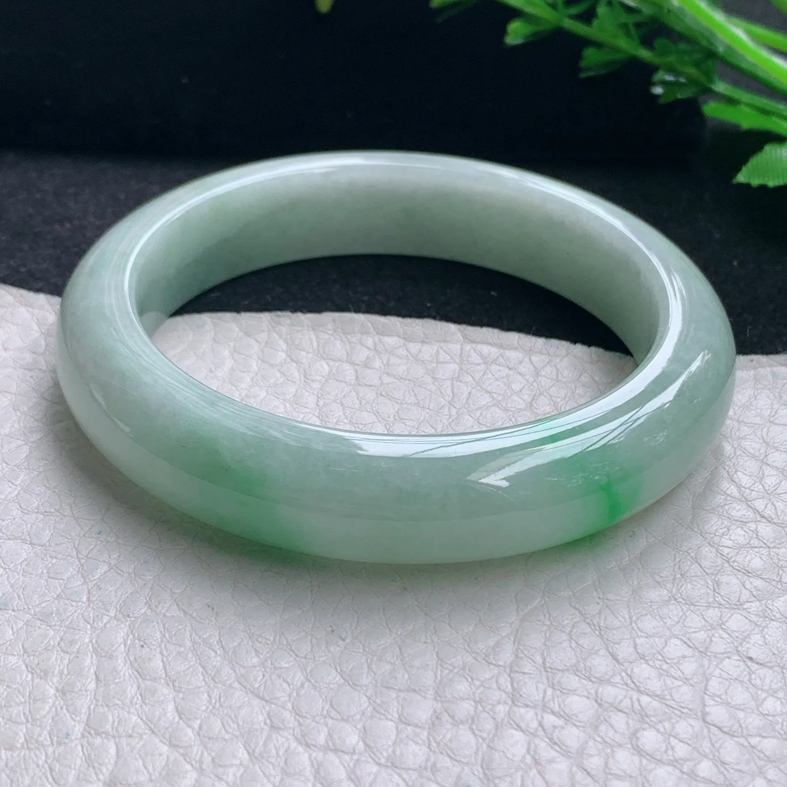 ym自然光55*12.5*8.8平安镯 缅甸翡翠a货手镯飘绿宽边玉手环