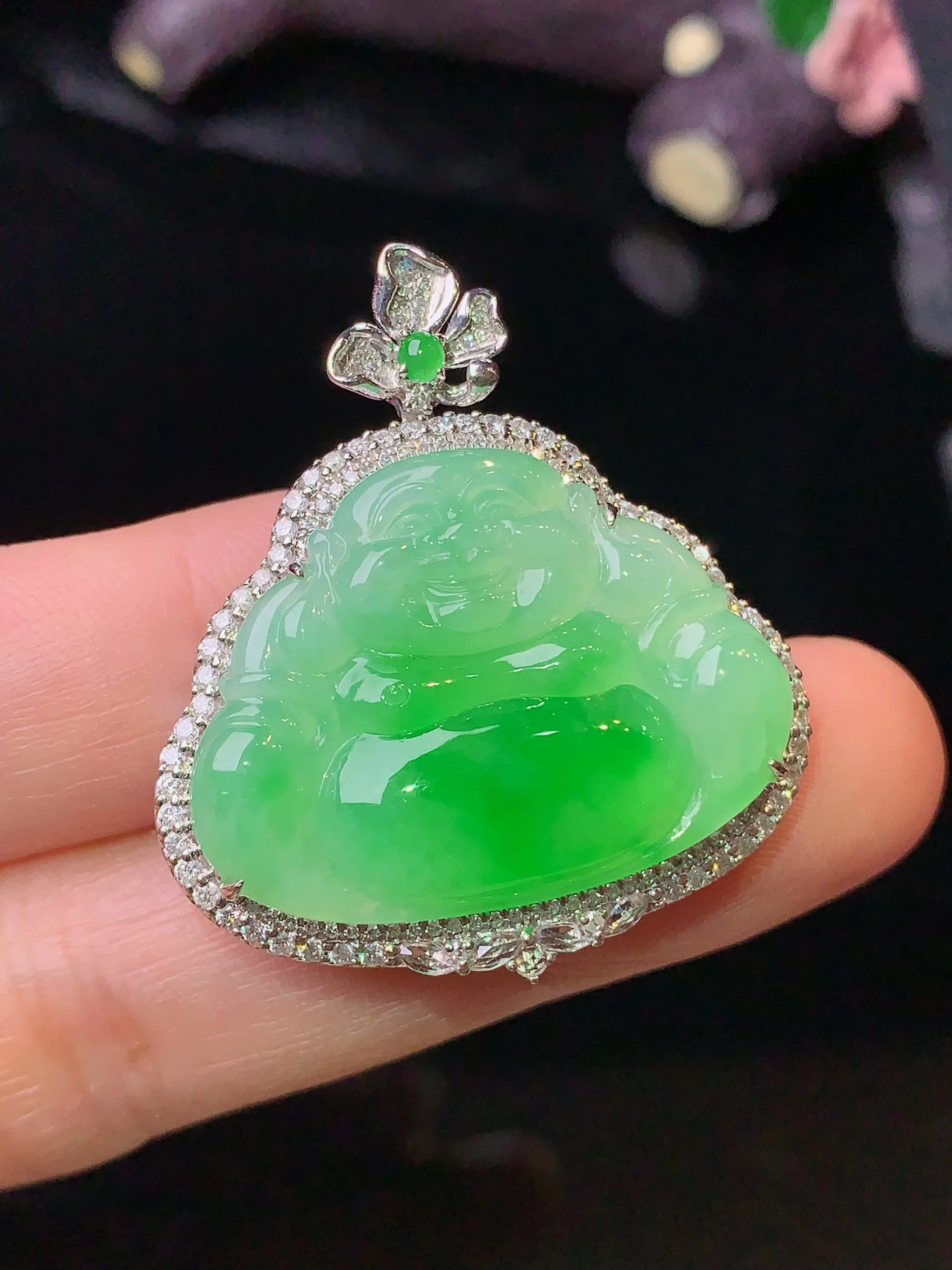 18k金钻镶嵌翠绿佛公吊坠 玉质细腻 色泽清新艳丽 整体尺寸34.7*31.2*8.2