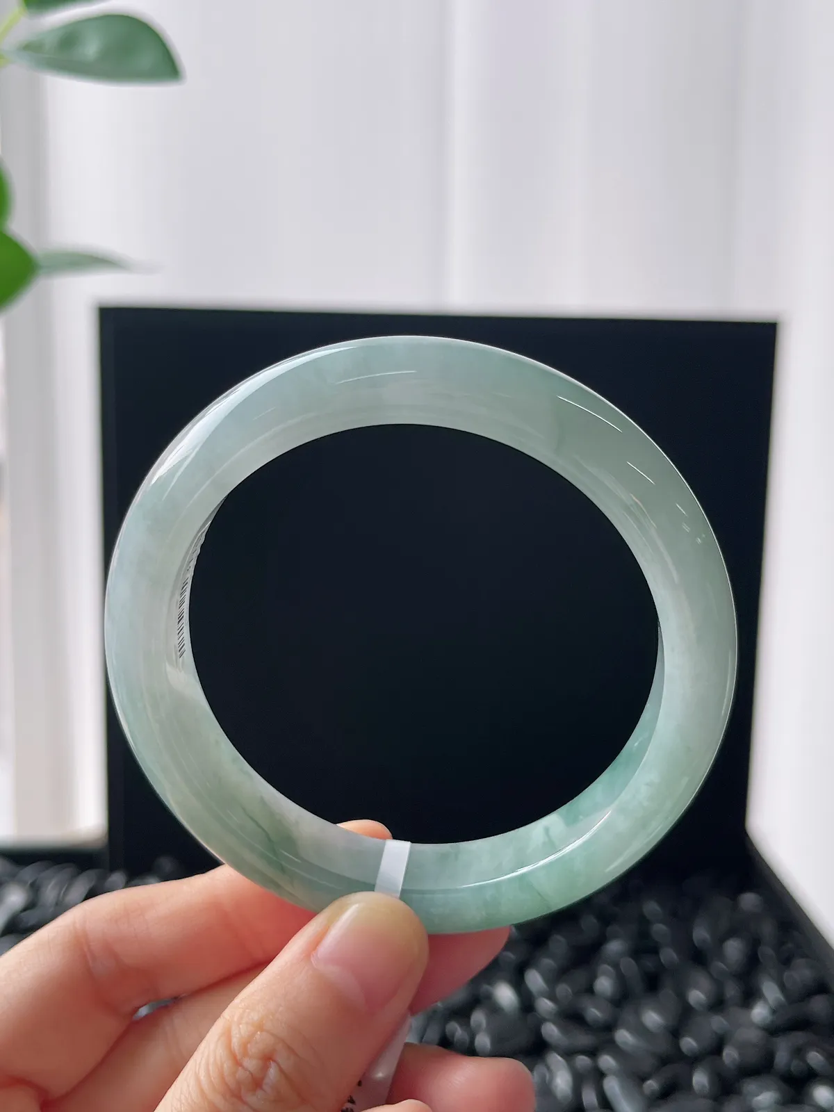 正圈58圈口，翡翠冰糯种飘绿手镯