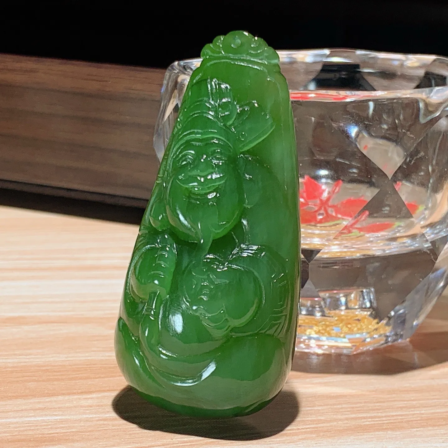 和田玉阳绿俄罗斯碧玉财神挂件。尺寸60/29/17重43克。玉质细腻油润。手推出油。佩戴高端典雅。l