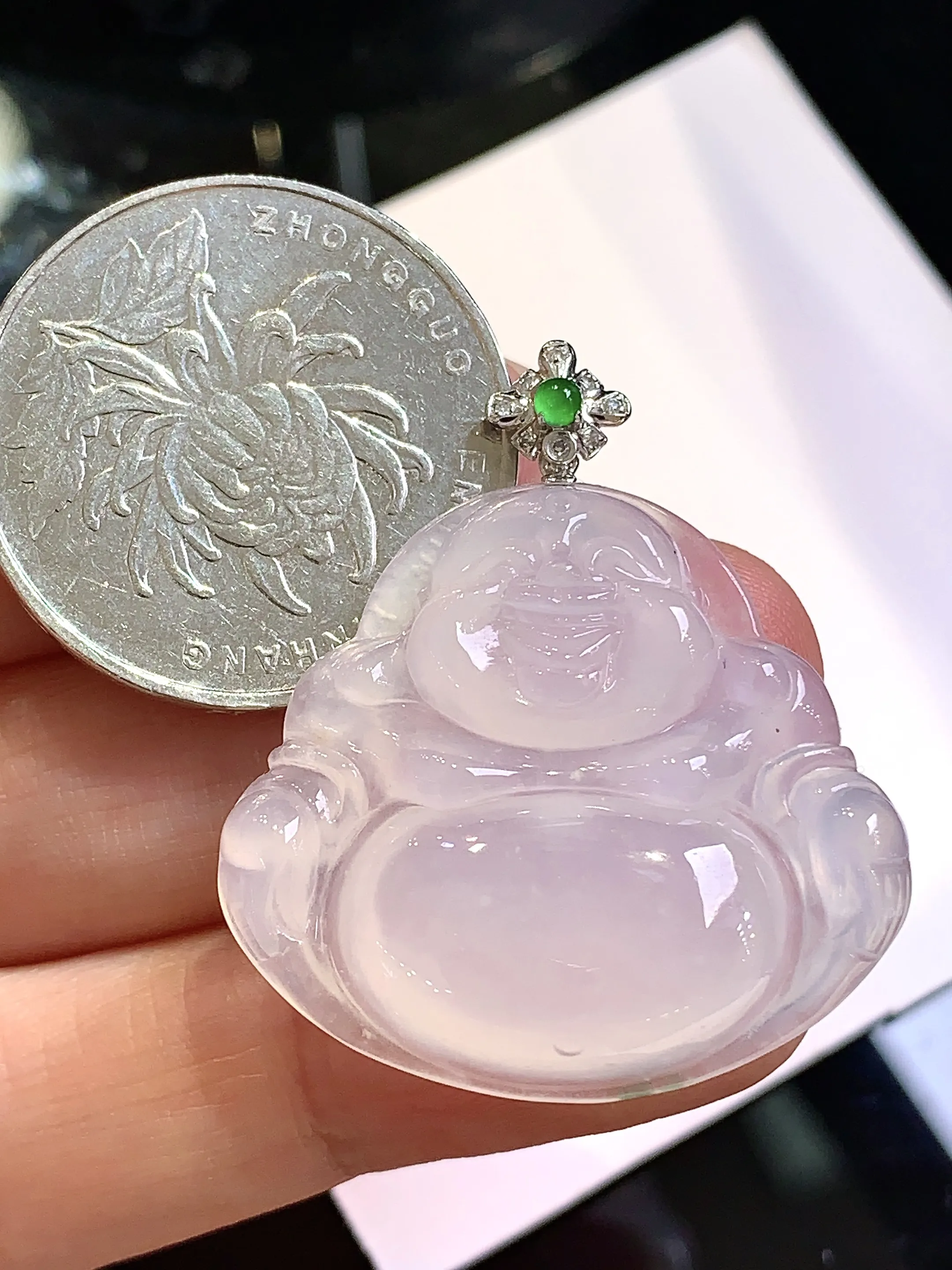 18k金钻镶嵌冰种佛公吊坠 玉质细腻 色泽清新艳丽 整体尺寸34*29.8*5.7