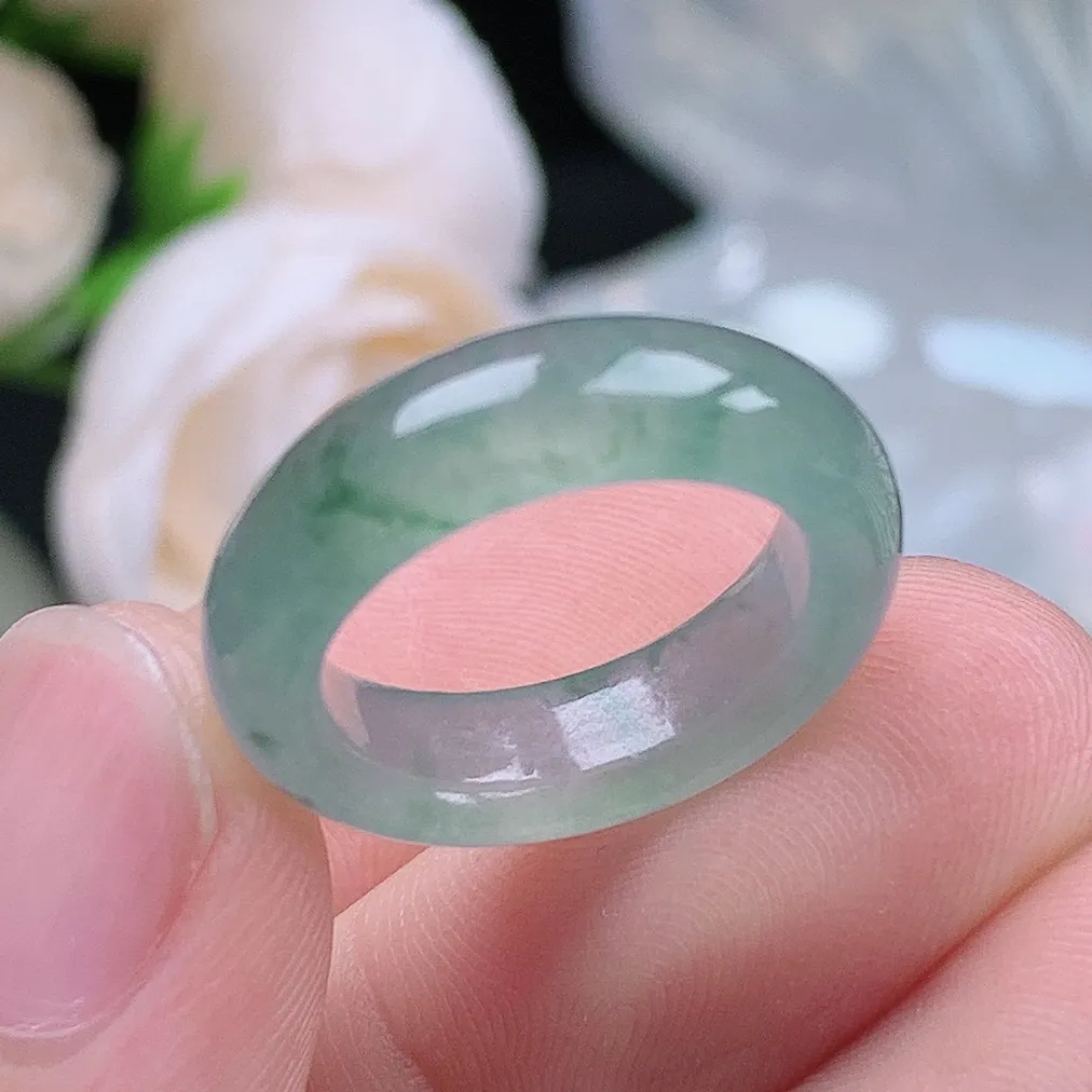 缅甸老坑冰种翡翠水润起胶飘花戒指玉指环  水润通透 尺寸：15.6-5.7-3.6mm 10号圈口5S