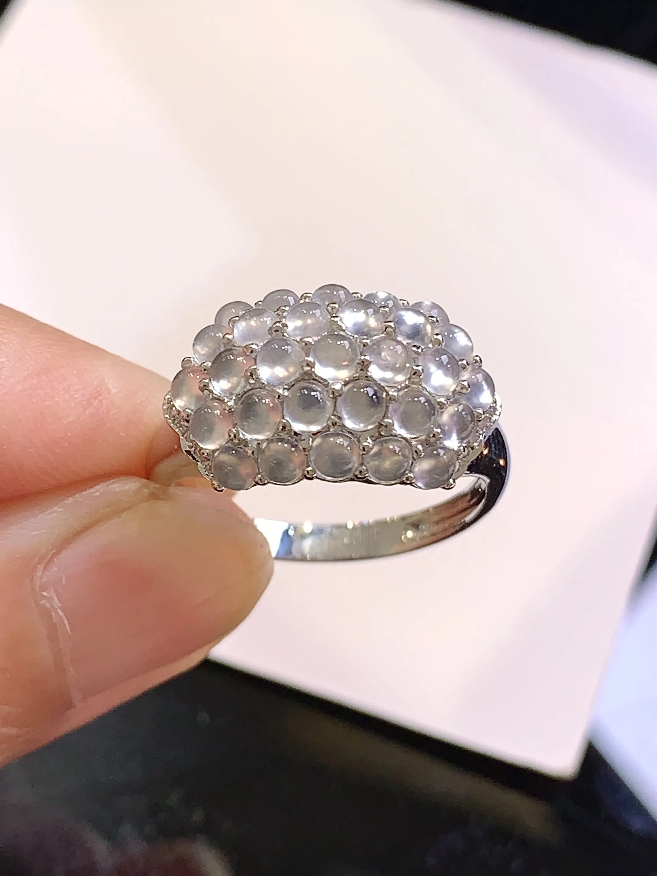 18k金钻镶嵌冰种蛋面组合戒指 玉质细腻 色泽清新艳丽 圈口14.5 整体尺寸16.8*10.6*5