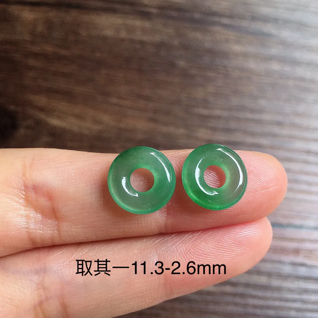 冰晴底甜甜圈一对，镶嵌佳品，冰润细腻，种水足 尺寸11.3*2.6