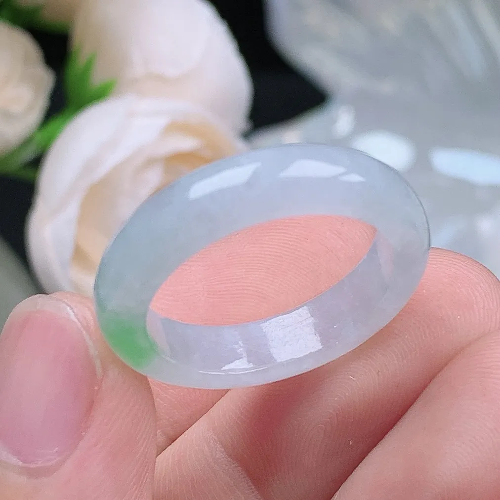 缅甸老坑种翡翠水润起胶飘阳绿戒指玉指环  水润通透 尺寸：19.8-5.4-3.5mm 22号圈口5S