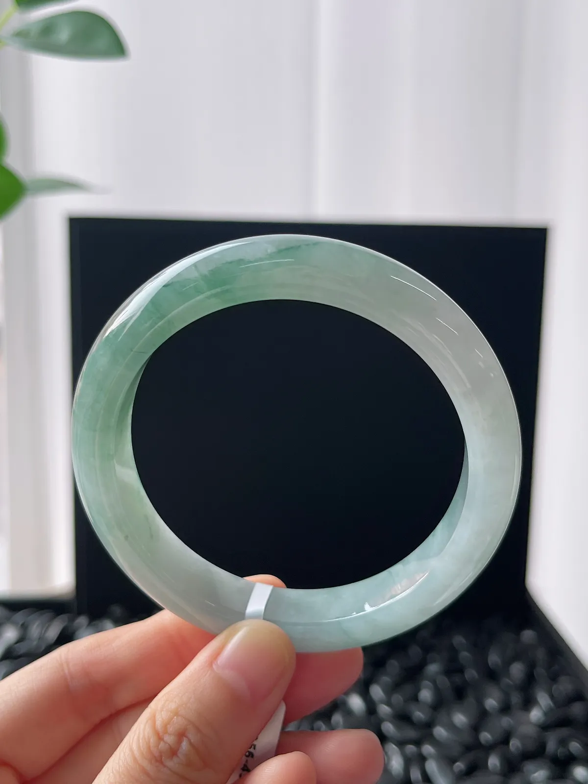 正圈58圈口，翡翠冰糯种飘绿手镯