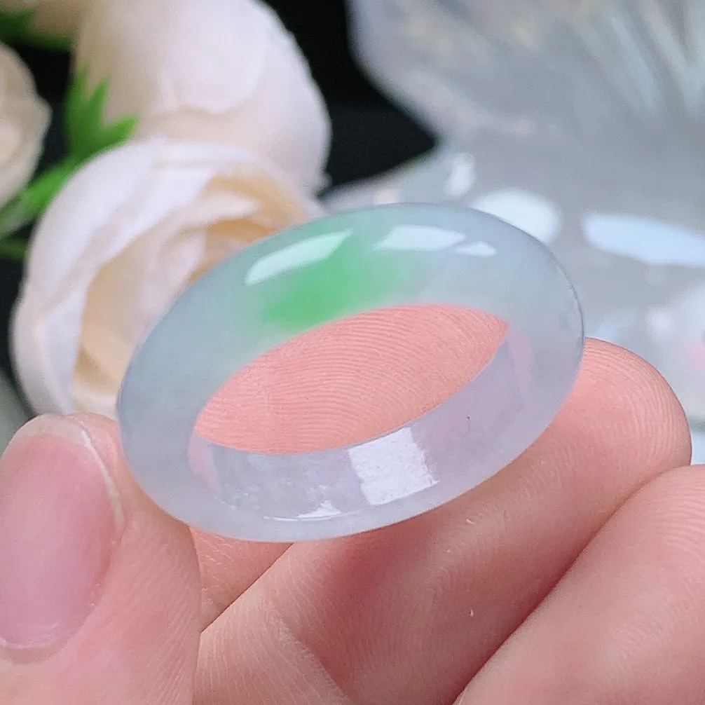 缅甸老坑种翡翠水润起胶飘阳绿戒指玉指环  水润通透 尺寸：19.8-5.4-3.5mm 22号圈口5
