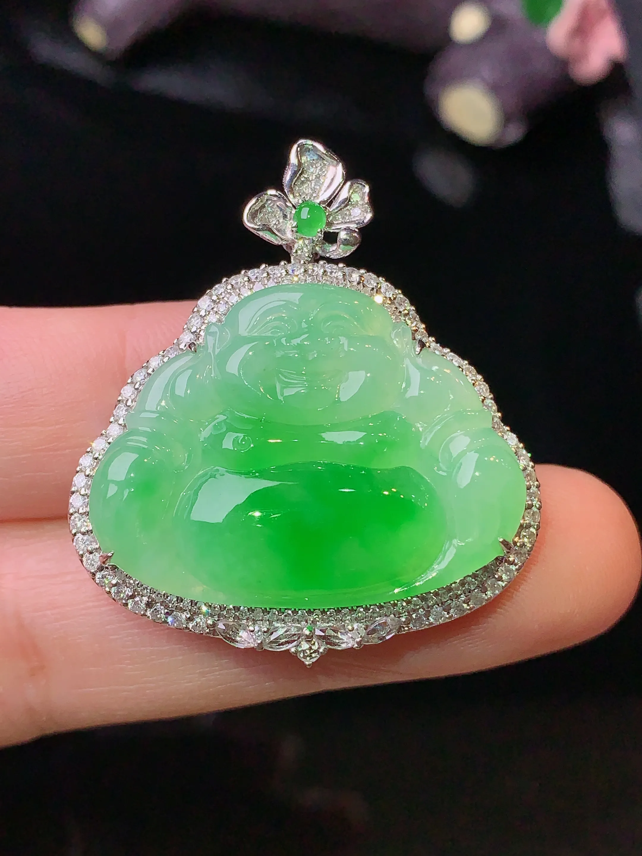 18k金钻镶嵌翠绿佛公吊坠 玉质细腻 色泽清新艳丽 整体尺寸34.7*31.2*8.2