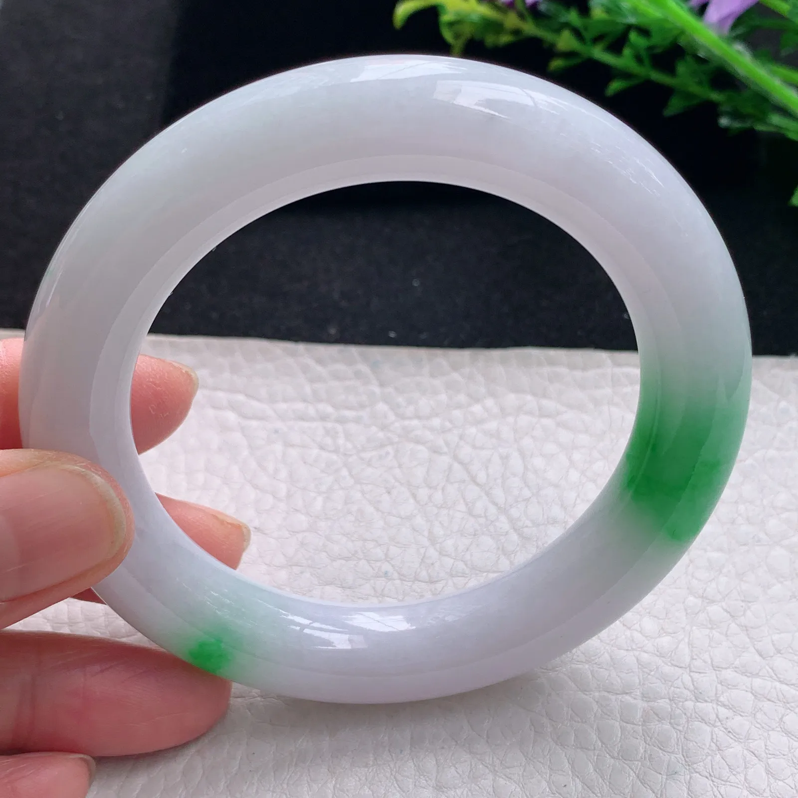 yh自然光58*12胖圆镯 缅甸翡翠a货手镯水润飘阳绿圆条美人镯