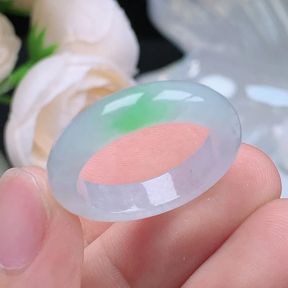 缅甸老坑种翡翠水润起胶飘阳绿戒指玉指环  水润通透 尺寸：19.8-5.4-3.5mm 22号圈口5S